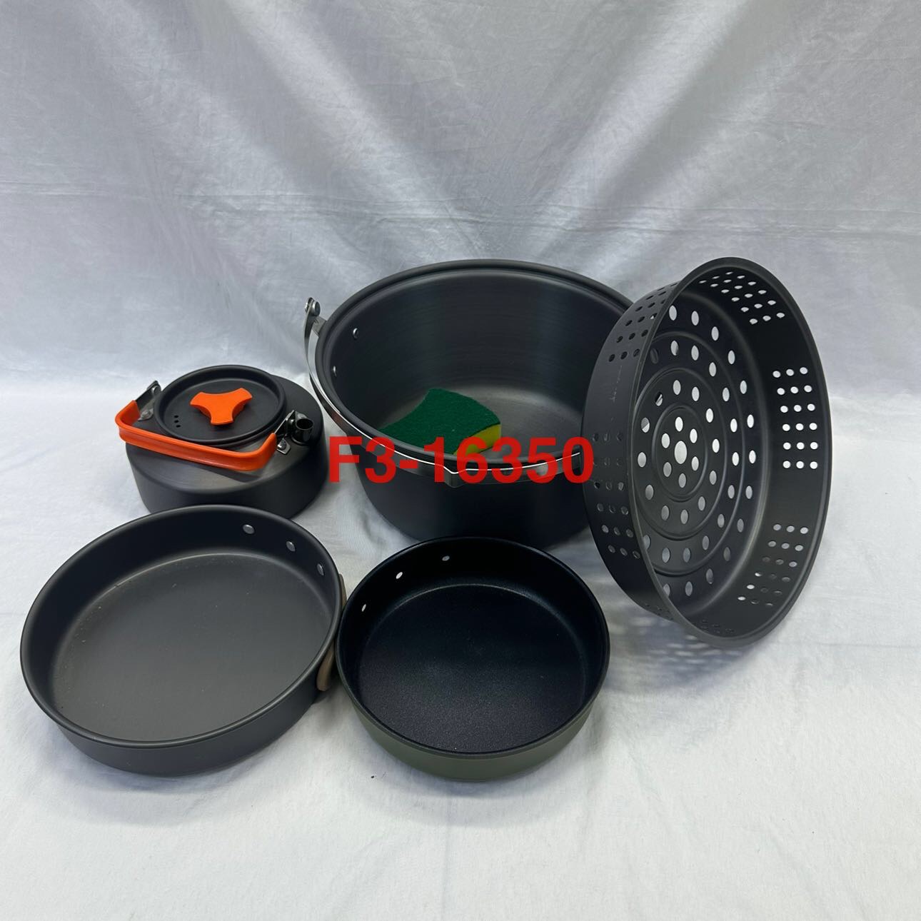 Outdoor large-capacity steamer, camping and picnic lightweight cooking pot, double-handed lifting pot, hanging pot, soup pot, travel portable pot set, source factory Application Scenario