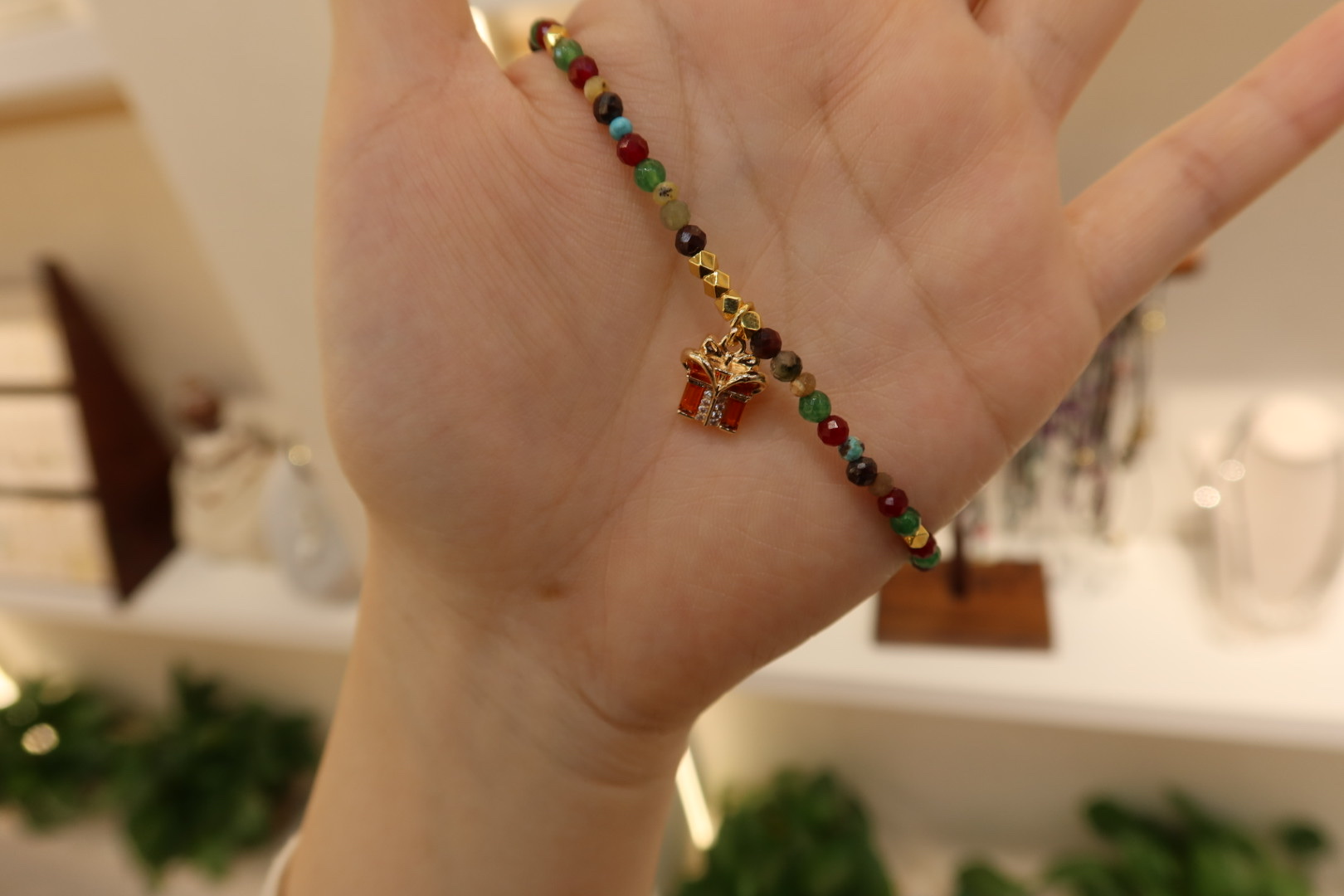 百搭彩色多巴胺项链珍珠项链银饰珍珠天然石项链圣诞款式跨境新款毛衣链简约时尚产品图