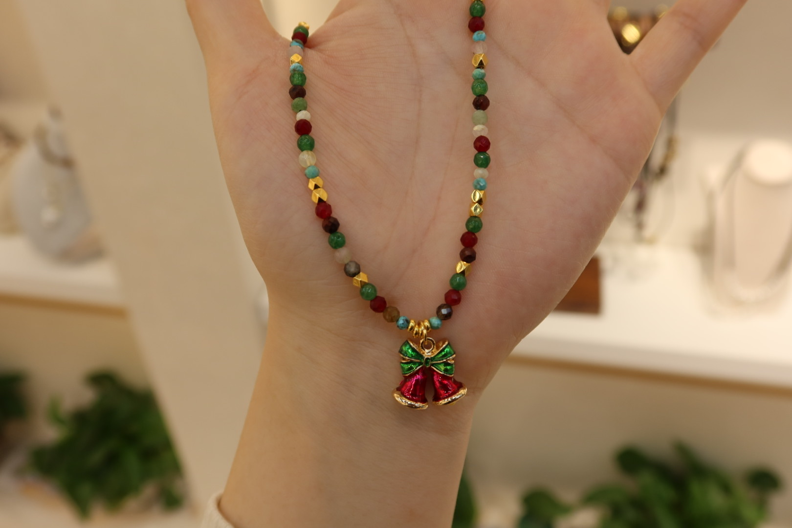 百搭彩色多巴胺项链珍珠项链银饰珍珠天然石项链圣诞款式跨境新款毛衣链简约时尚详情图3