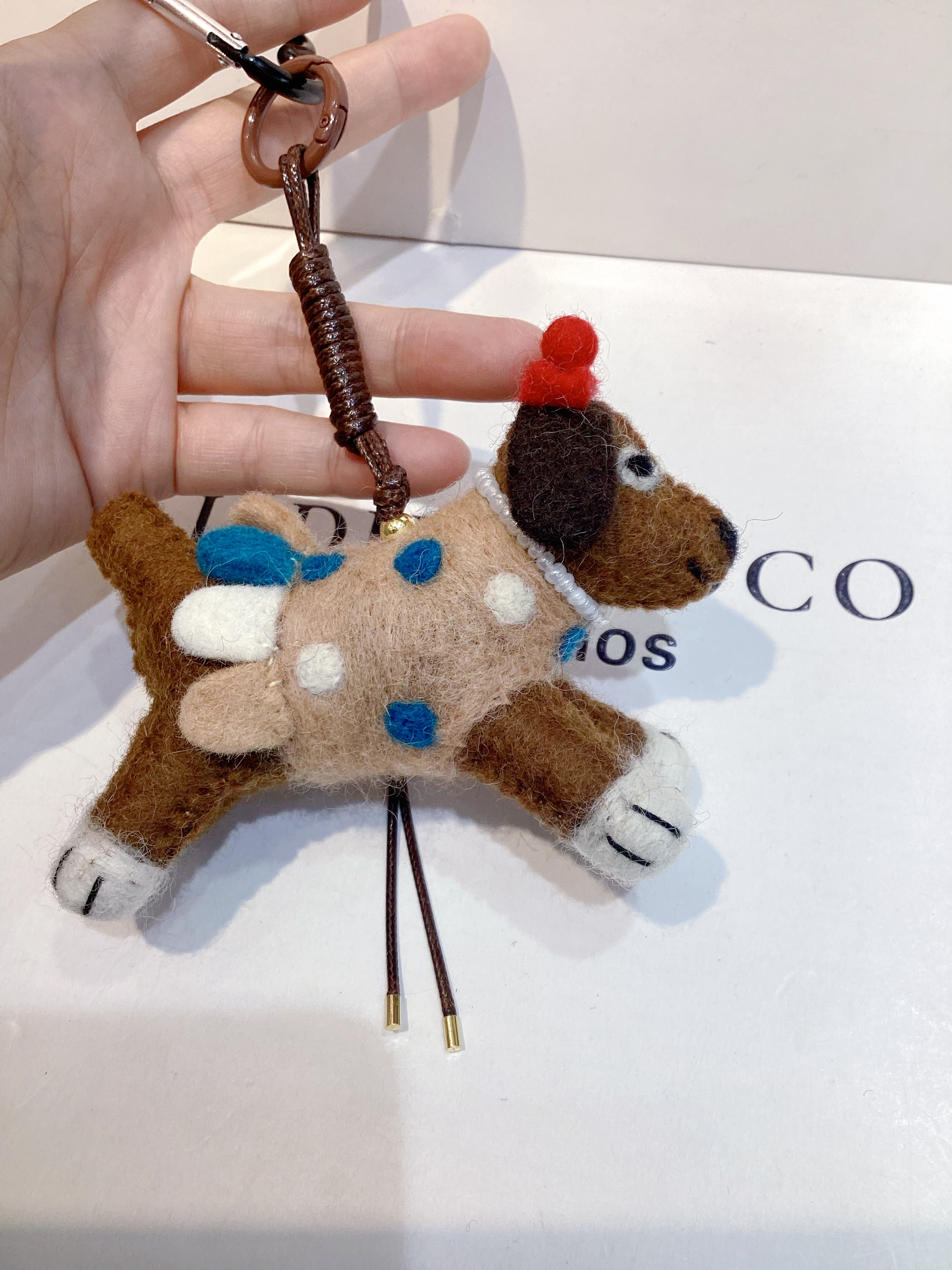 纯手工波点衣服狗狗挂件包挂件闭口圈时尚个性创意包包装饰配件多款可选玩偶挂件包挂