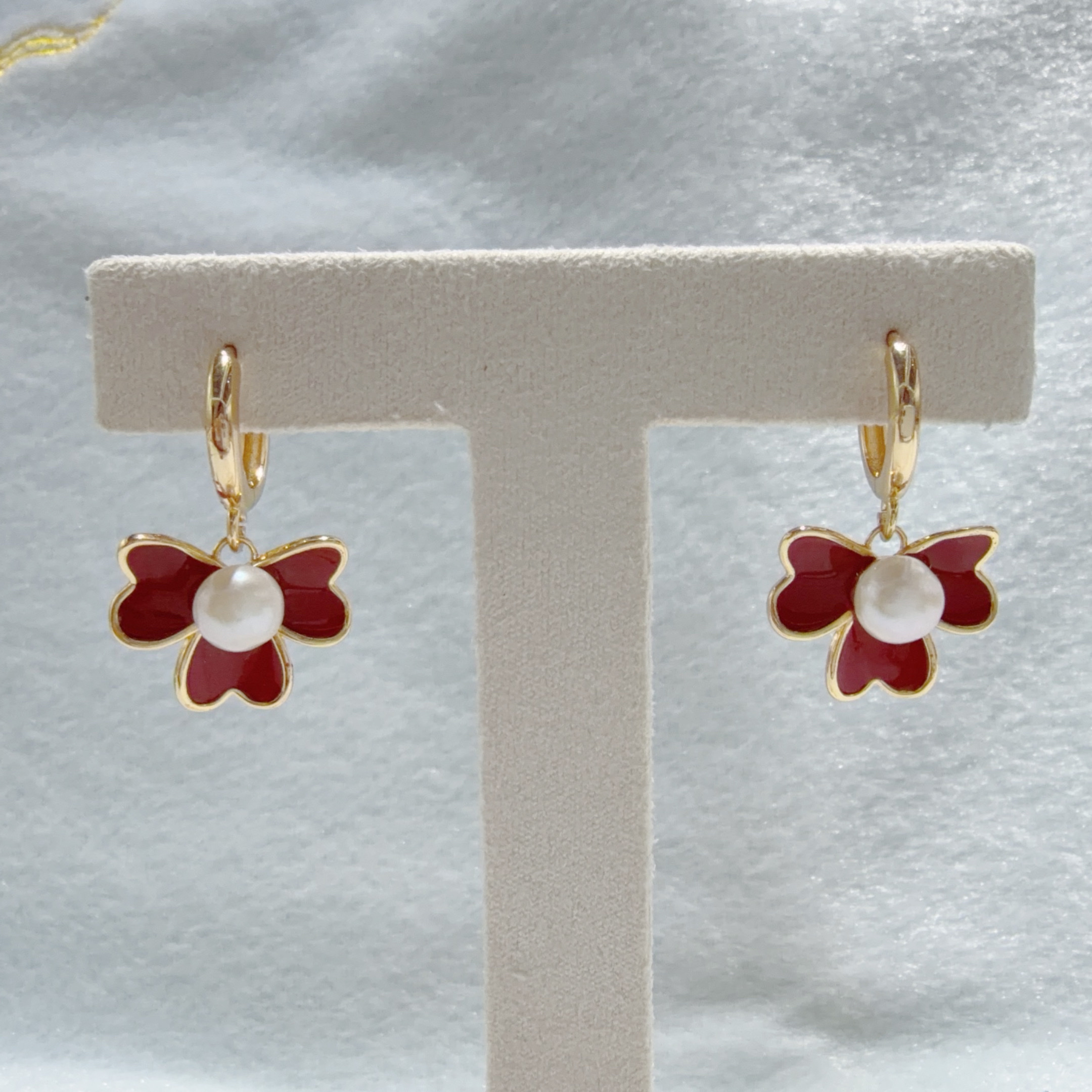 Weishiliya fashionable, versatile and elegant red clover pearl Earrings 8318 Item Picture
