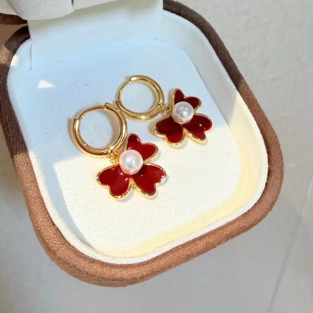 Weishiliya fashionable, versatile and elegant red clover pearl Earrings 8318 detail image 2