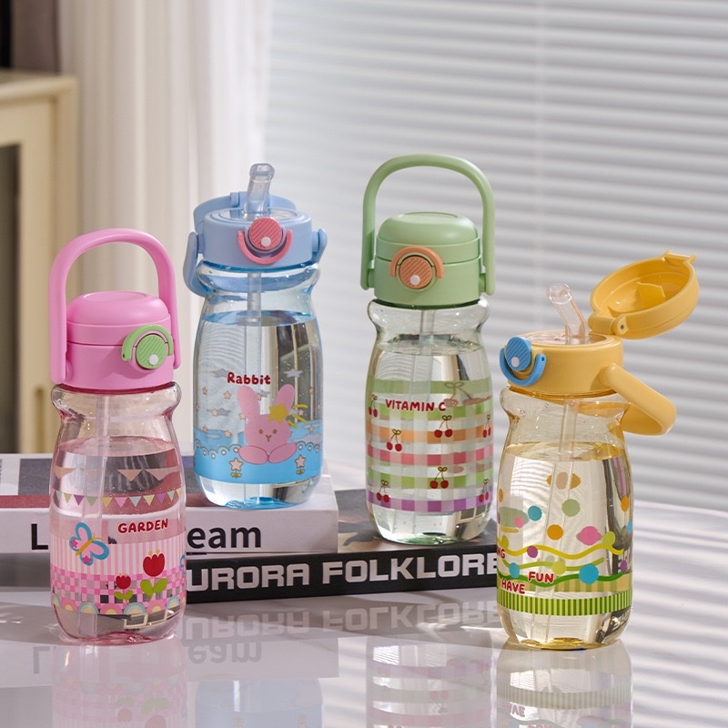 Changnuo Summer Children's Cup with Straw, boy and girl student handle water bottle, cartoon cute, cute strawberry bear cup, 680ML Specification drawing
