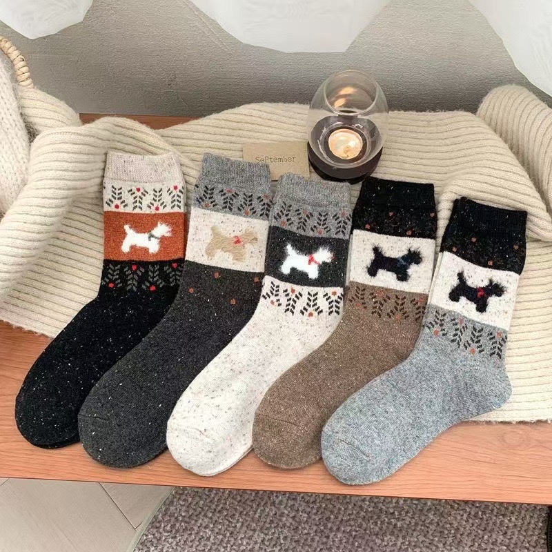 Wholesale of retro Fair Island puppy color-blocking autumn and winter fleece atmosphere mid-calf socks, dot-yarn cartoon cute plush socks Item Picture