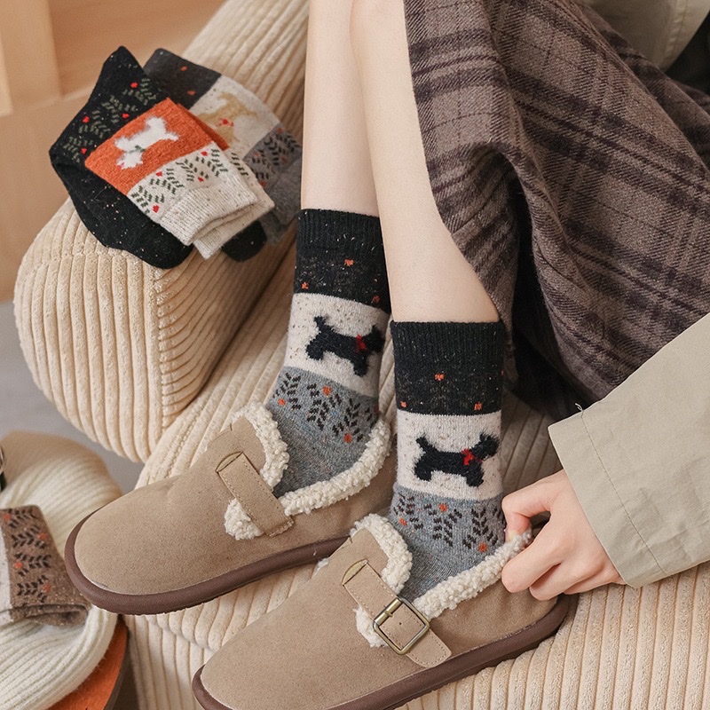 Wholesale of retro Fair Island puppy color-blocking autumn and winter fleece atmosphere mid-calf socks, dot-yarn cartoon cute plush socks Application Scenario
