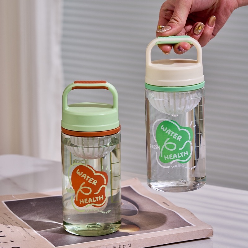 Summer hand-held tea storage pocket cup, high appearance level student plastic water cup, large capacity tea and water separation, outdoor portable, other 450ML TY-0113-493 Application Scenario