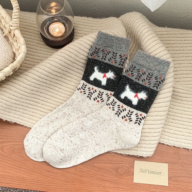Wholesale of retro Fair Island puppy color-blocking autumn and winter fleece atmosphere mid-calf socks, dot-yarn cartoon cute plush socks detail image 13