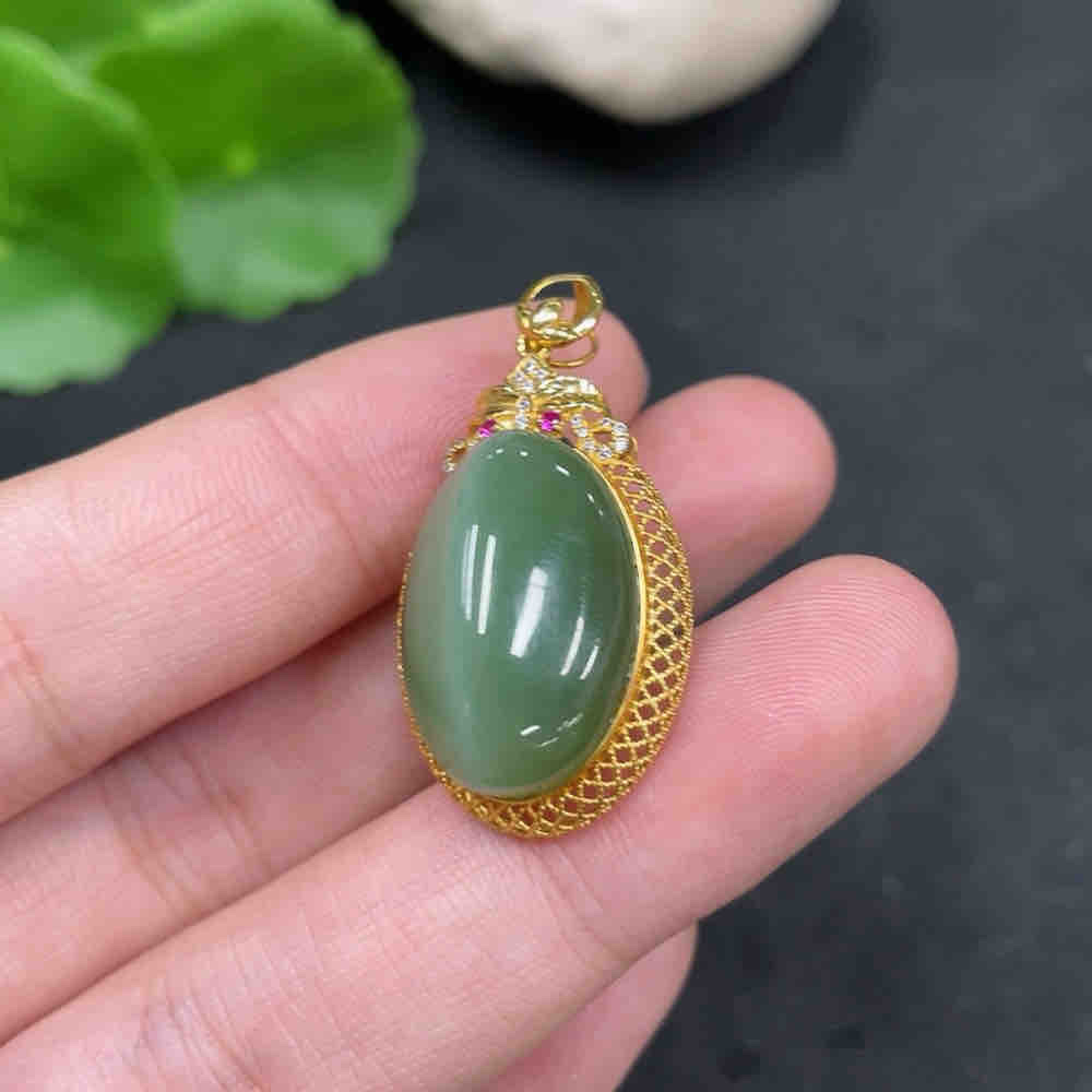 Wada jade incrustado colgante de oro 18k el peso total de las mercancías es de aproximadamente 4.1g Specification image