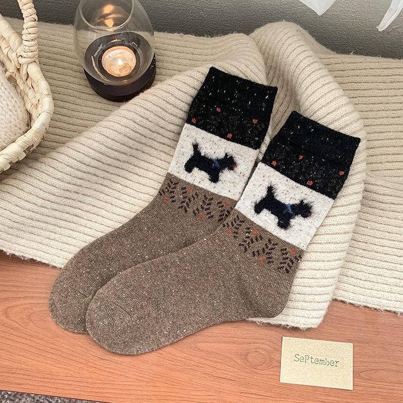 Wholesale of retro Fair Island puppy color-blocking autumn and winter fleece atmosphere mid-calf socks, dot-yarn cartoon cute plush socks detail image 11