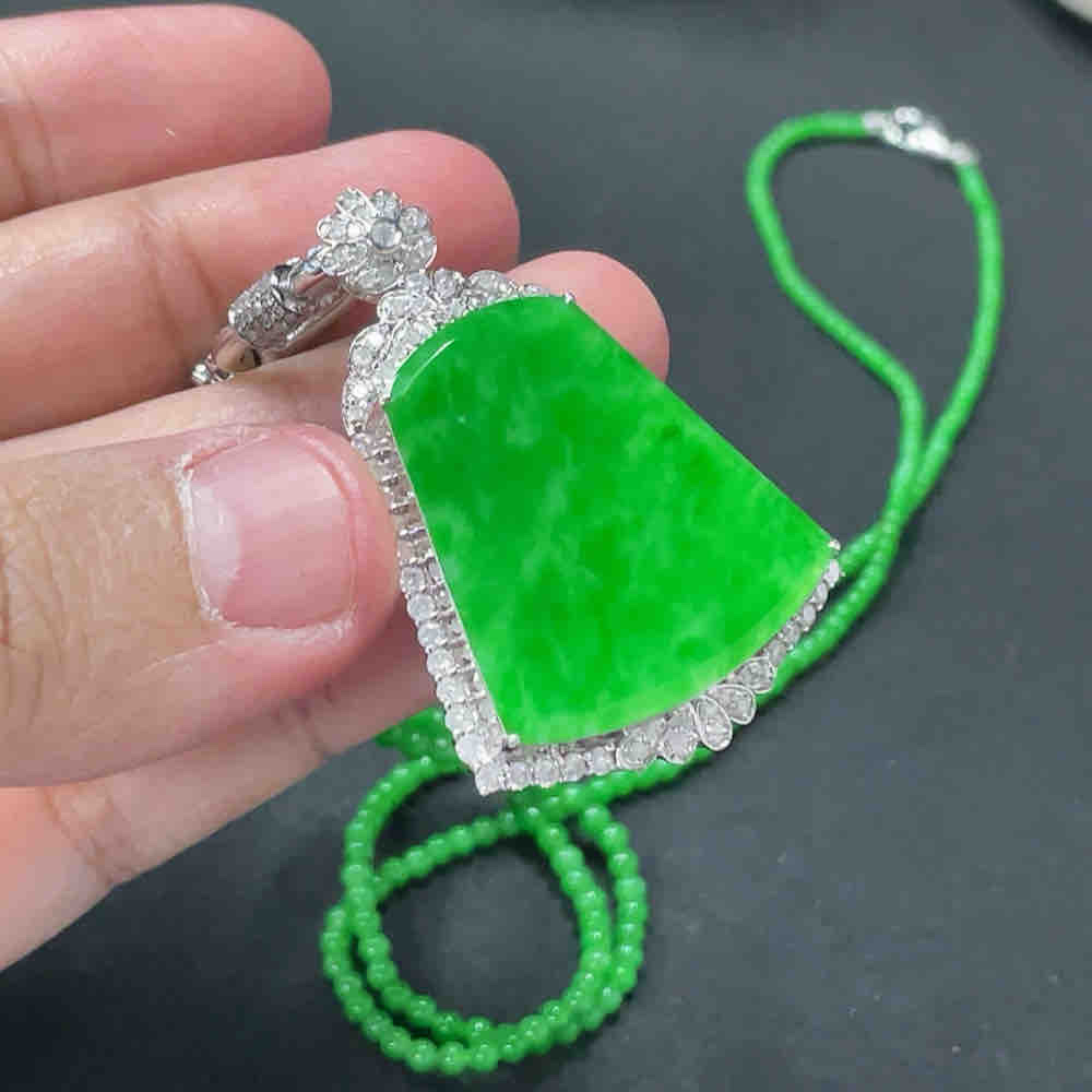 翡翠无事牌镶嵌吊坠+配链 卡1.7mm左右 18k金镶 配镶钻石 货品总重约16.9g详情图2