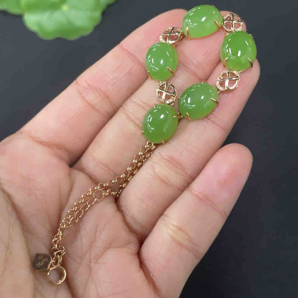 和田玉蛋面镶嵌手链  含金量70%   货品总重约6.8g  配镶钻石黄金配饰详情图5