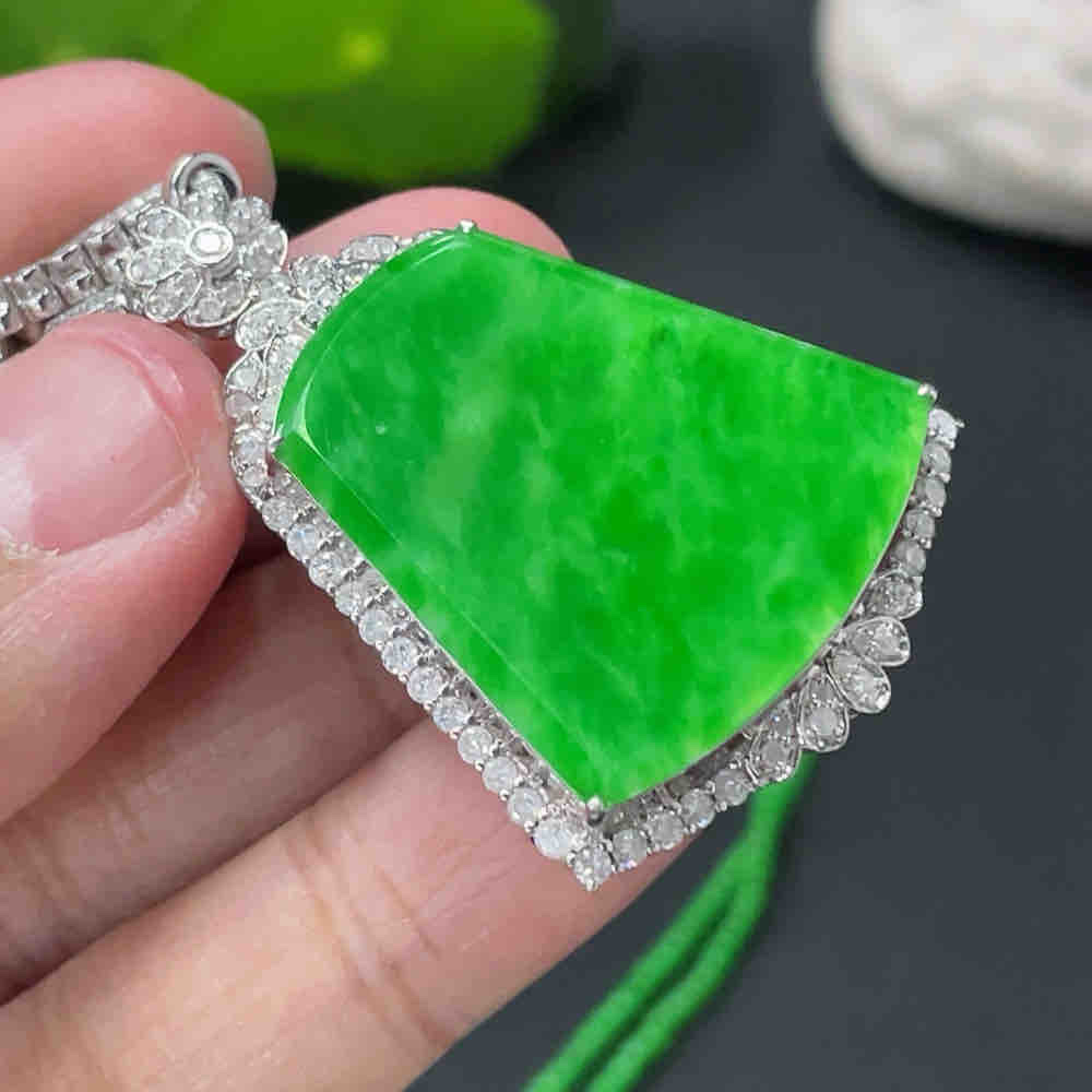 翡翠无事牌镶嵌吊坠+配链 卡1.7mm左右 18k金镶 配镶钻石 货品总重约16.9g详情图9