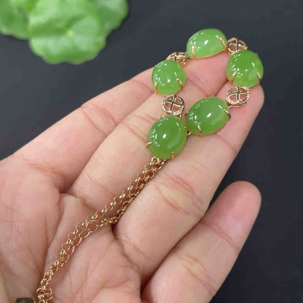 和田玉蛋面镶嵌手链  含金量70%   货品总重约6.8g  配镶钻石黄金配饰详情图6