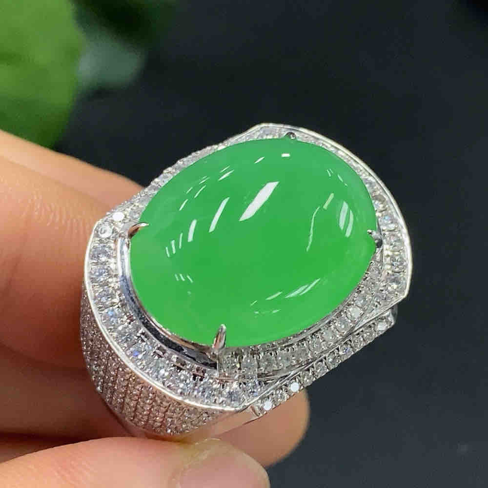 翡翠镶嵌戒指 （18k金）圈口27左右 总重约24.2g，支持定制，真金真钻