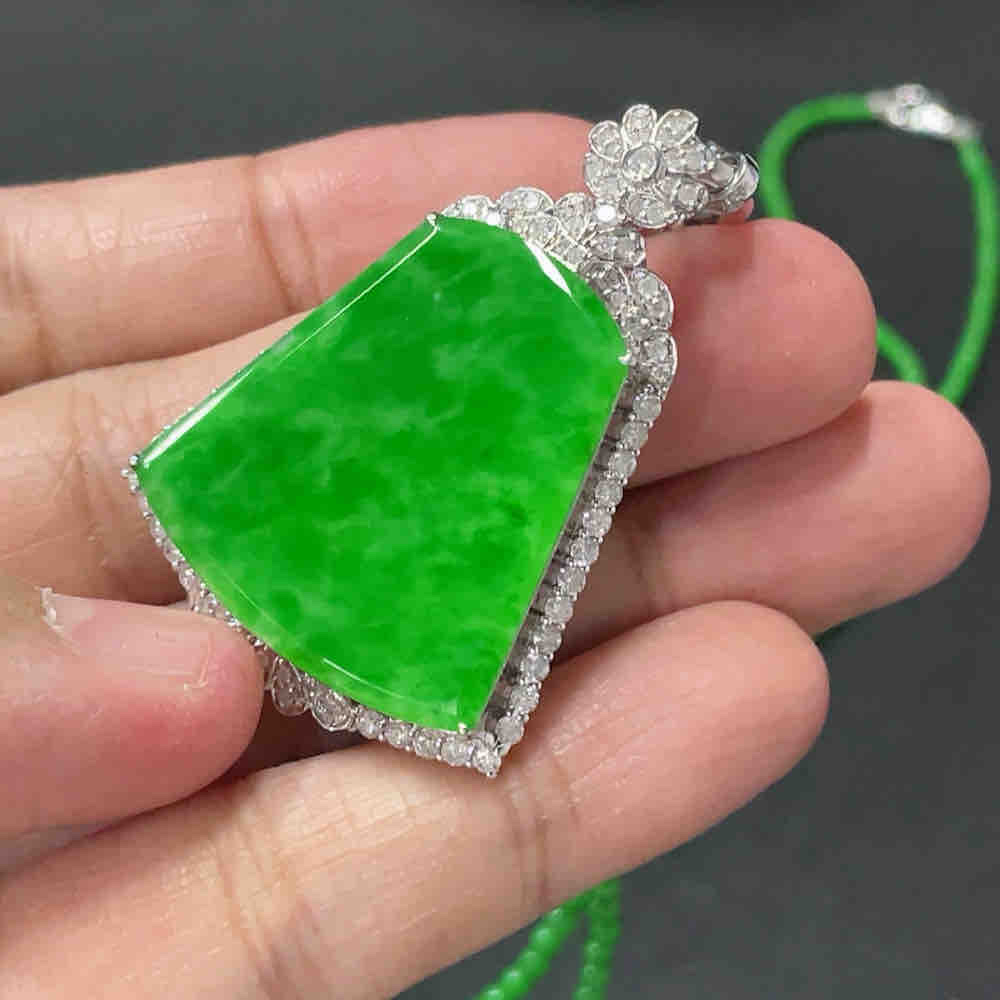 翡翠无事牌镶嵌吊坠+配链 卡1.7mm左右 18k金镶 配镶钻石 货品总重约16.9g详情图6