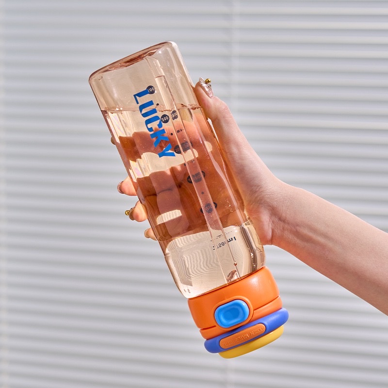 Large-capacity trendy sports cup, student plastic double-drinking cup, high-temperature resistant, portable and easy to use, space cup, men's and women's straw cup, others 650ML, TY-0122-493 Application Scenario