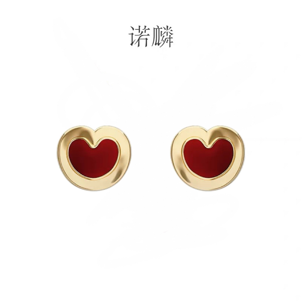 NOLYN's golden stud earrings, a light luxury design, are a high-end and niche gift. It's a heartwarming and elegant stud accessory for your girlfriend
