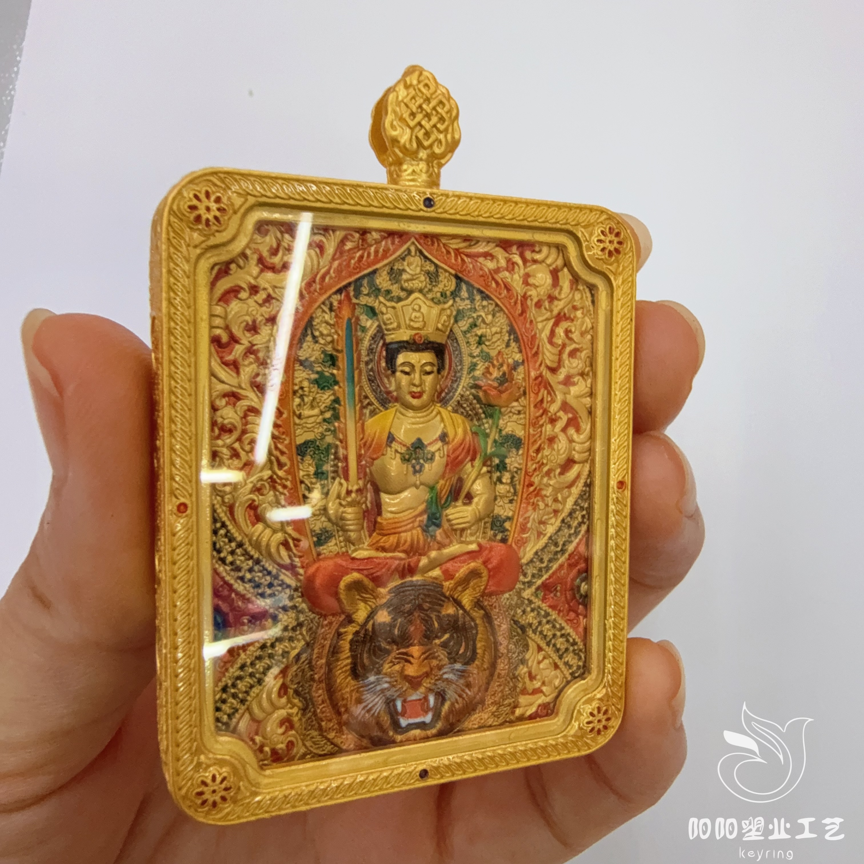 藏式浮雕合金五爷唐卡文殊普贤本命佛随身佛牌黄财神吊坠首饰马年旅游产品菲律宾纪念品派对冰箱对联细节图
