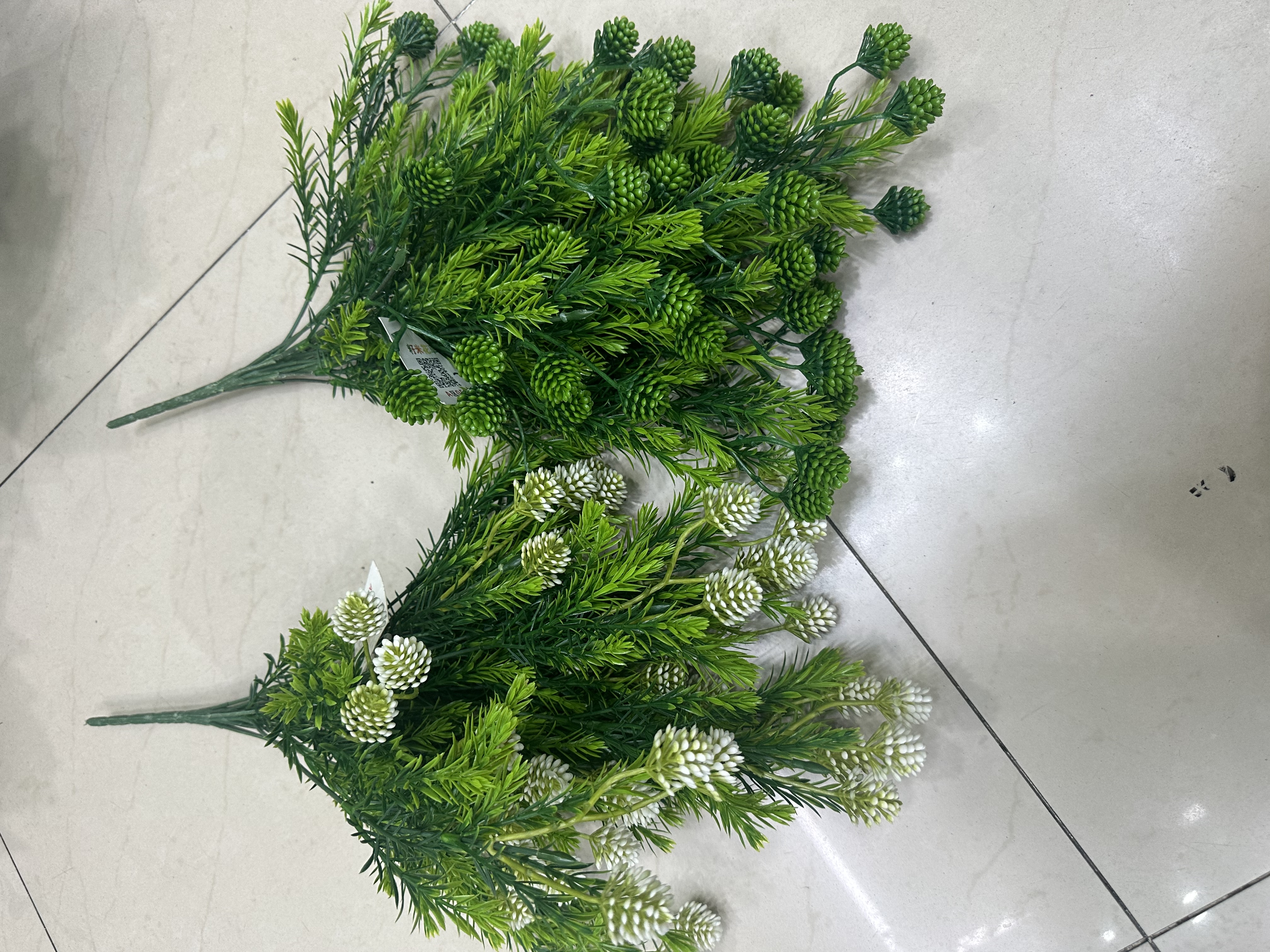 Realistic flower wreath photos, high-fidelity decorative flower vines