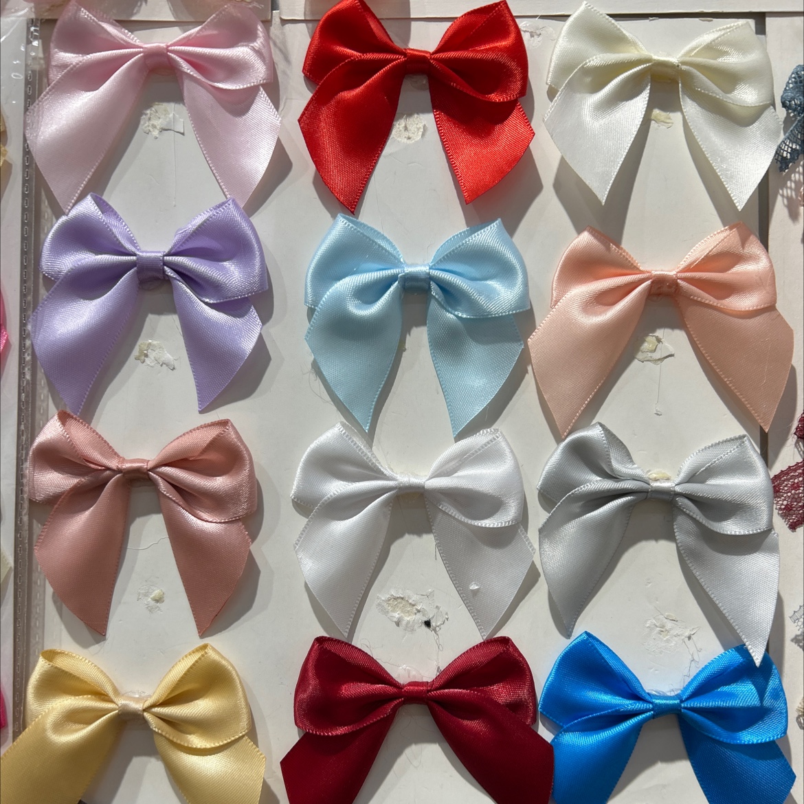 Clothing, headwear, accessories, art accessories, women's fashionable and simple metal earrings, pendants and ornaments