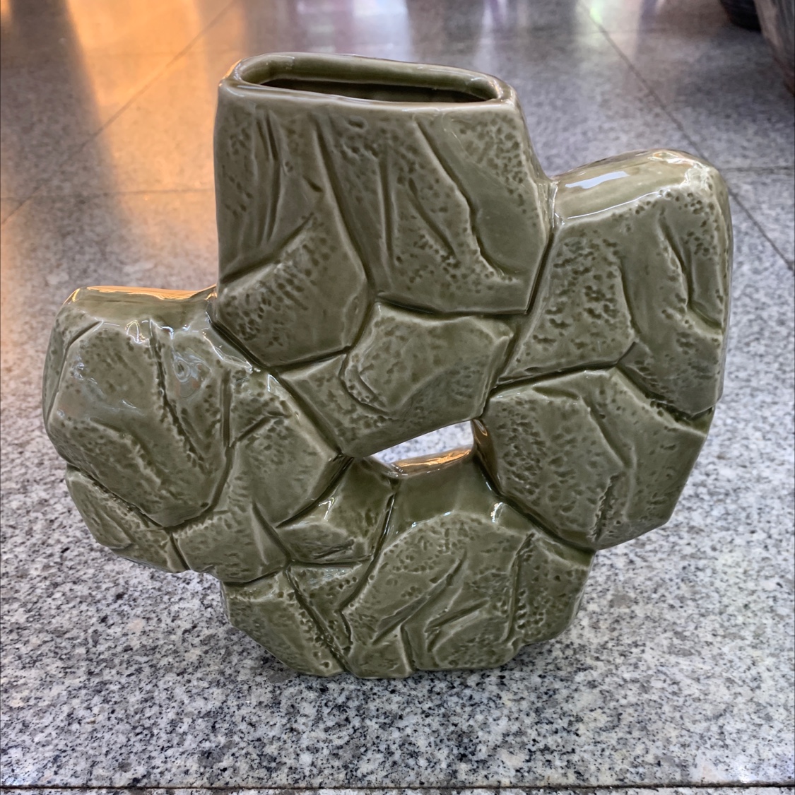 Simple artistic ornaments of blue and white porcelain, crystal ceramic, glass and glazed vases