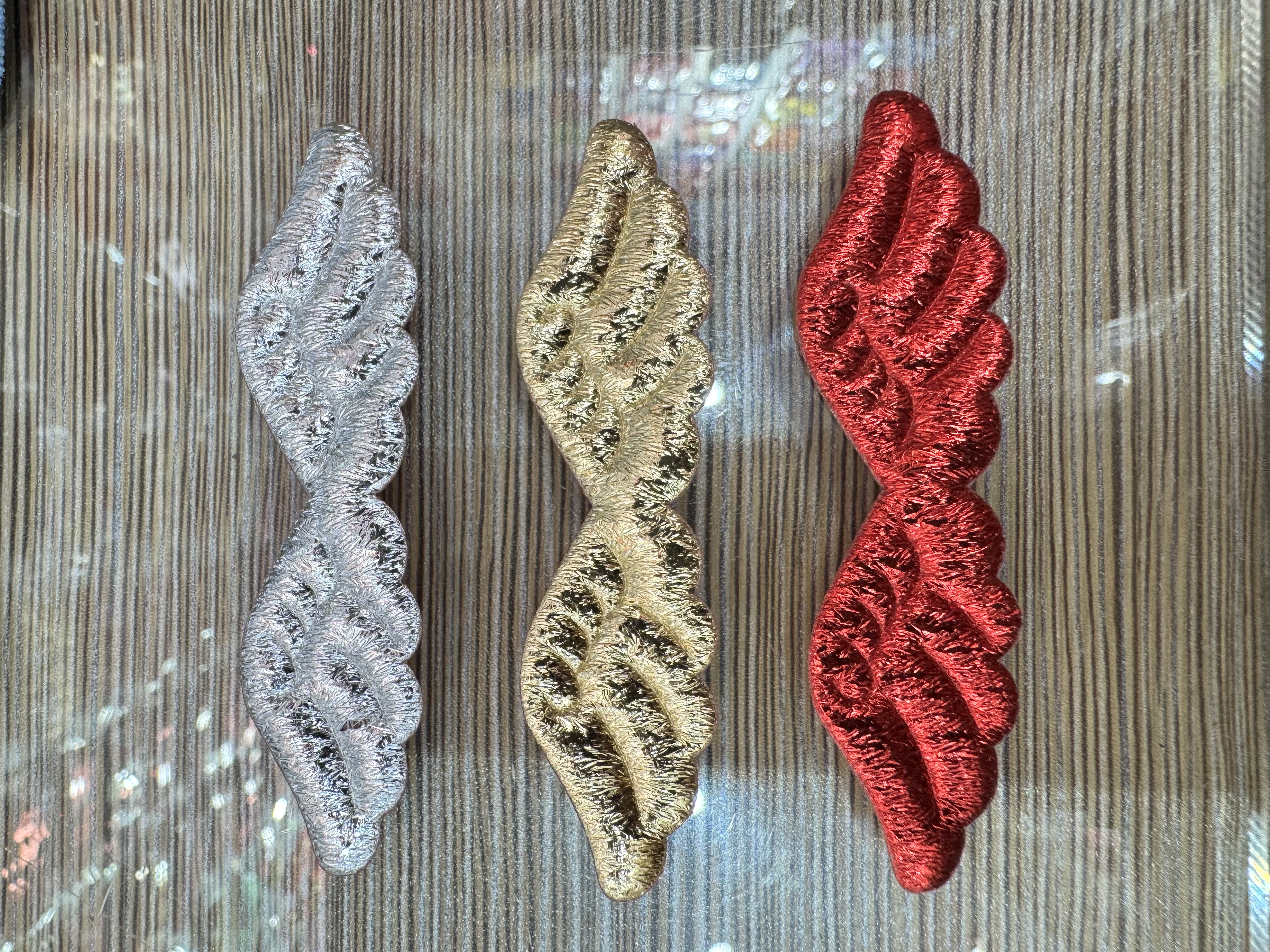 7.5公分尺寸金银布材质小翅膀，超声波压花工艺，可来样定制