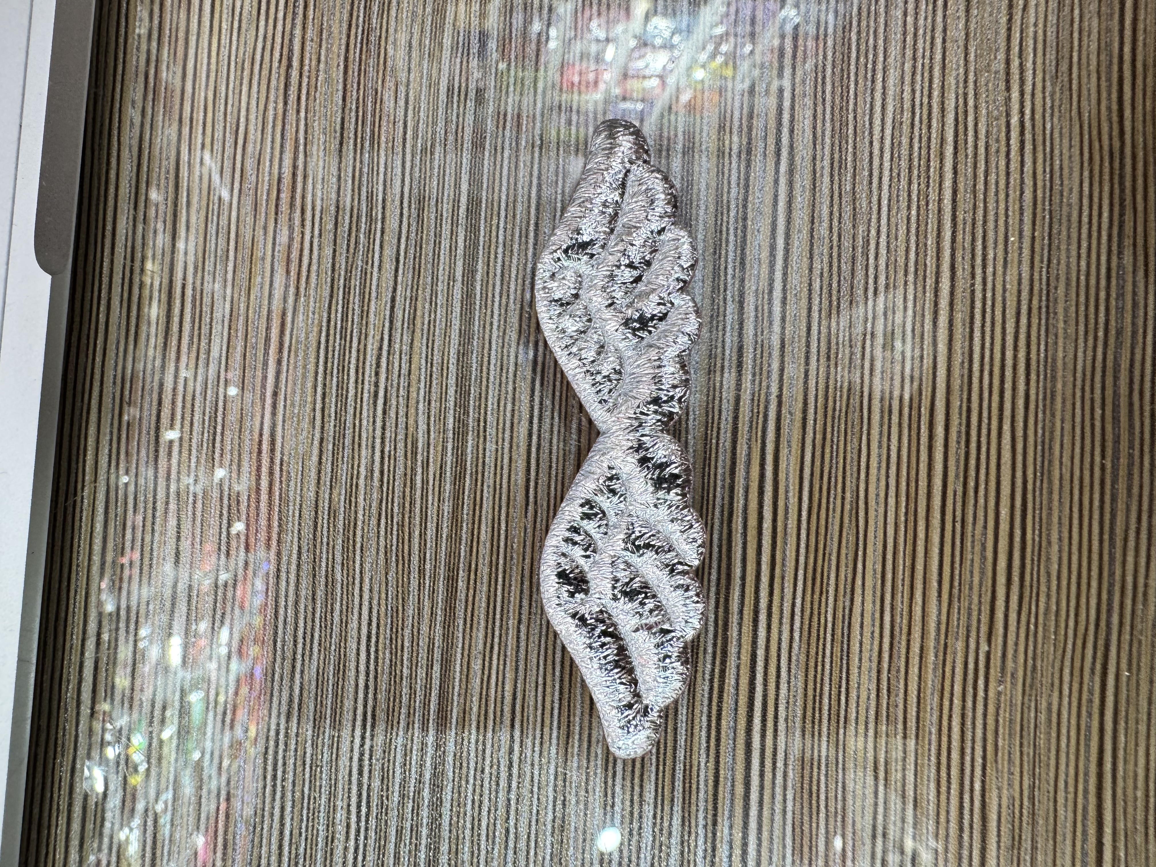 7.5公分尺寸金银布材质小翅膀，超声波压花工艺，可来样定制产品图