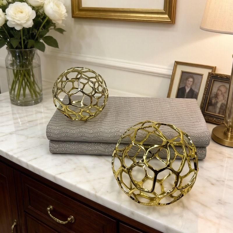 Mengshi Toys Golden hollowed-out spherical decorative items, Vietnamese natural agarwood Museum art accessories, crystal balls, fridge magnets Application Scenario