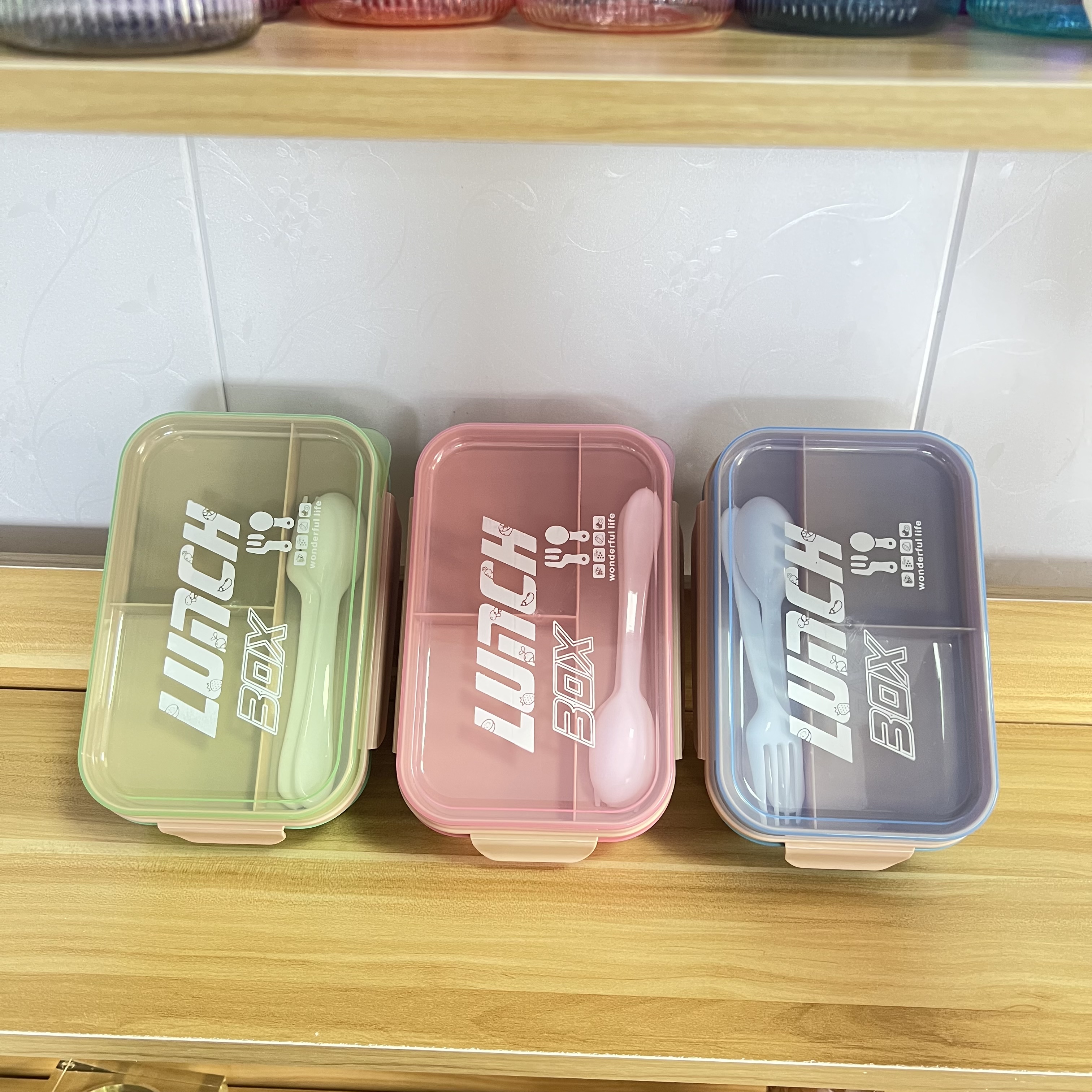 The new and popular plastic lunch boxes from Hua 'an factory are available for customization and wholesale for export. They are made of environmentally friendly and durable materials undefined
