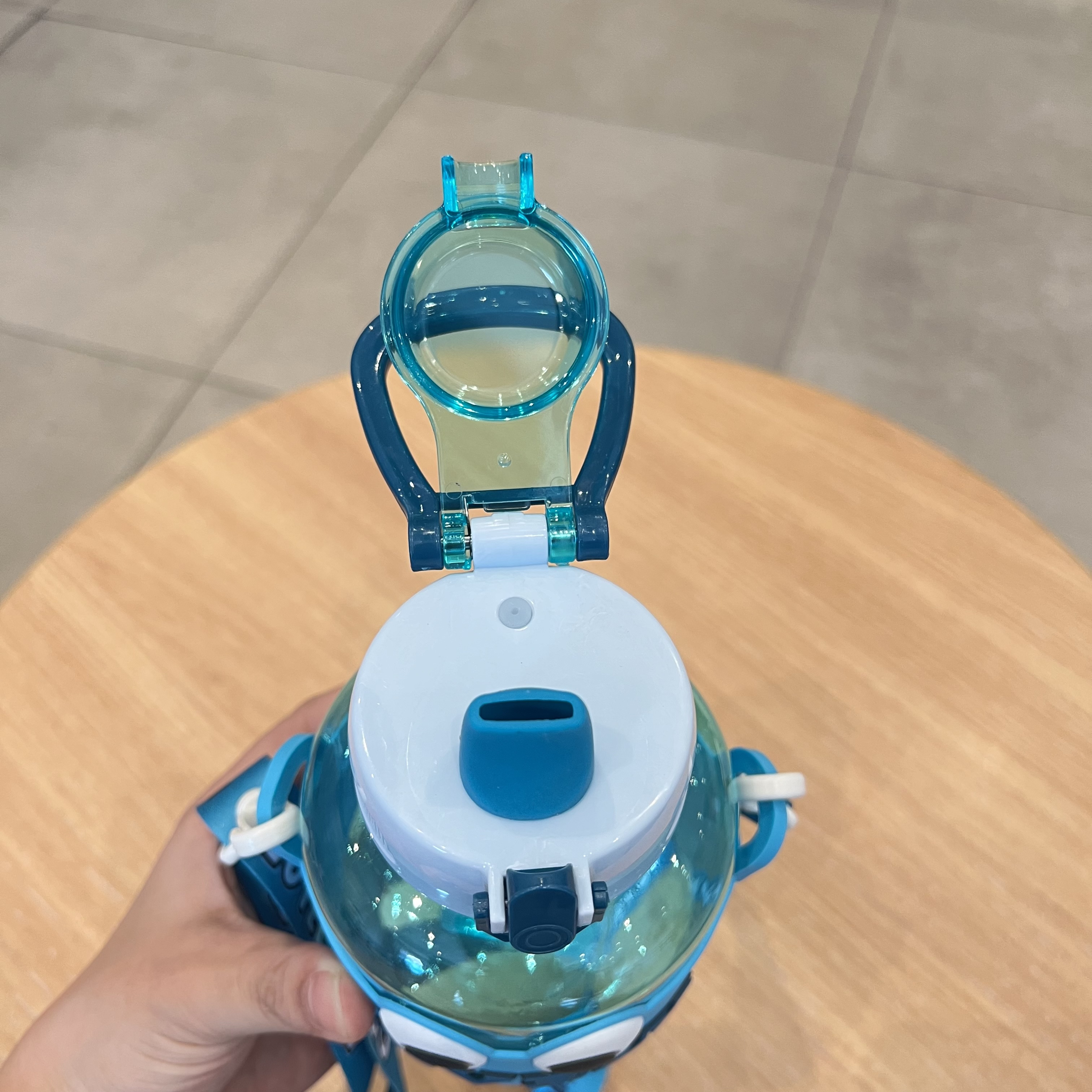 Hot-selling tonnage cups, cute straw cups, sports water bottles, outdoor water cups, large-capacity portable, leak-proof design undefined