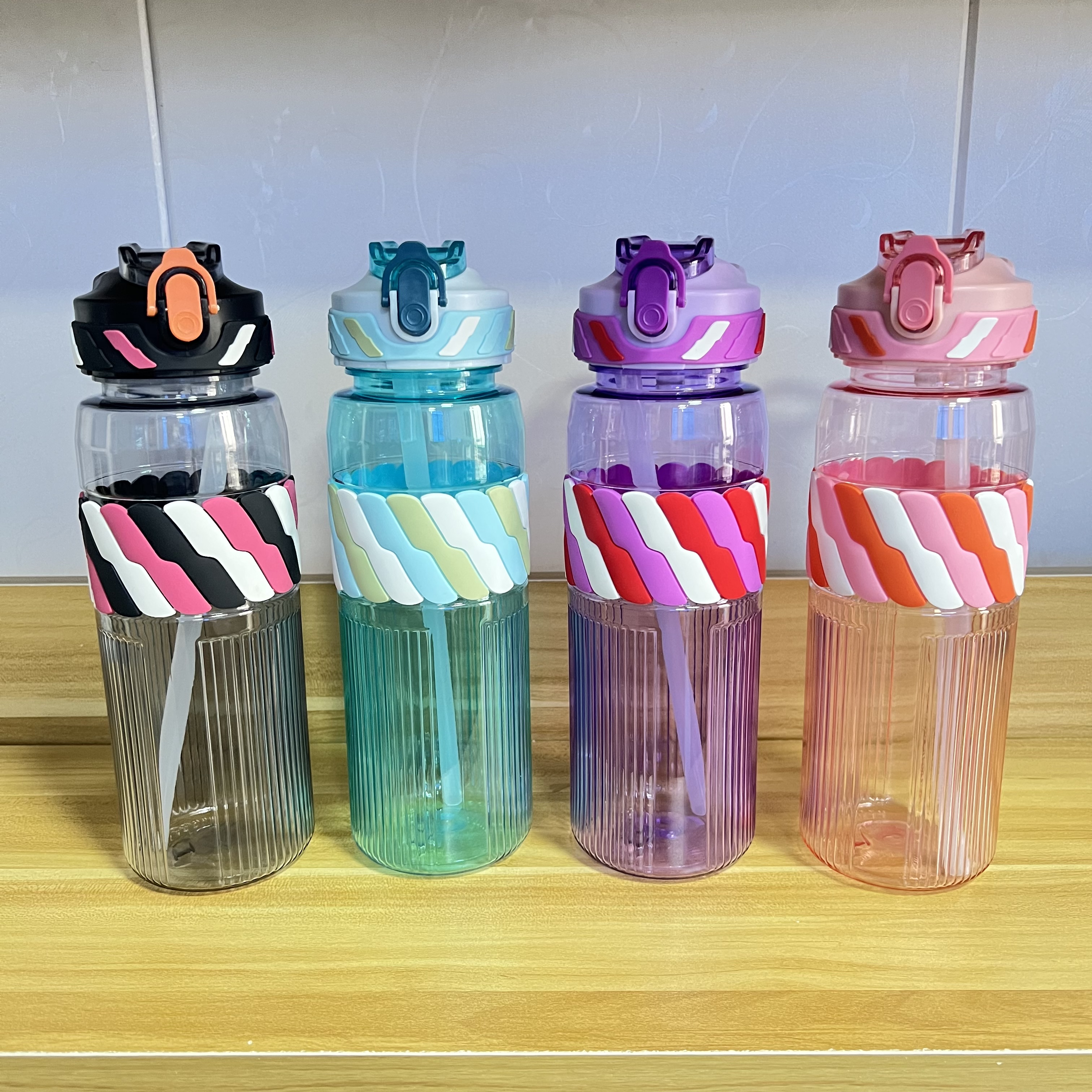 The manufacturer's new best-selling sports water bottle, outdoor portable straw cup, 700ml large-capacity leak-proof baffle, lightweight and durable Item Picture