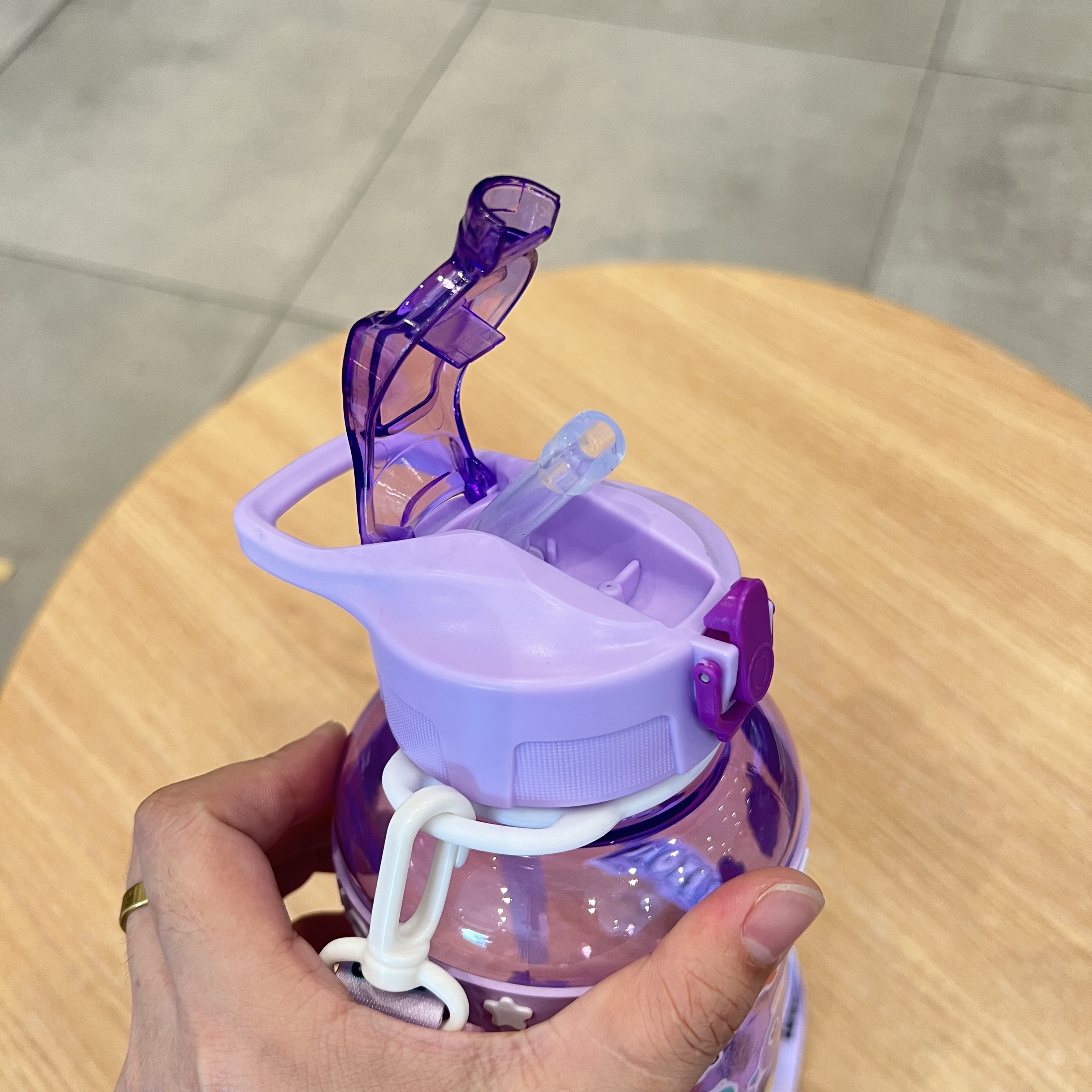 Hot-selling tonnage cups, cute straw cups, sports water bottles, outdoor water cups, large-capacity portable, leak-proof design undefined