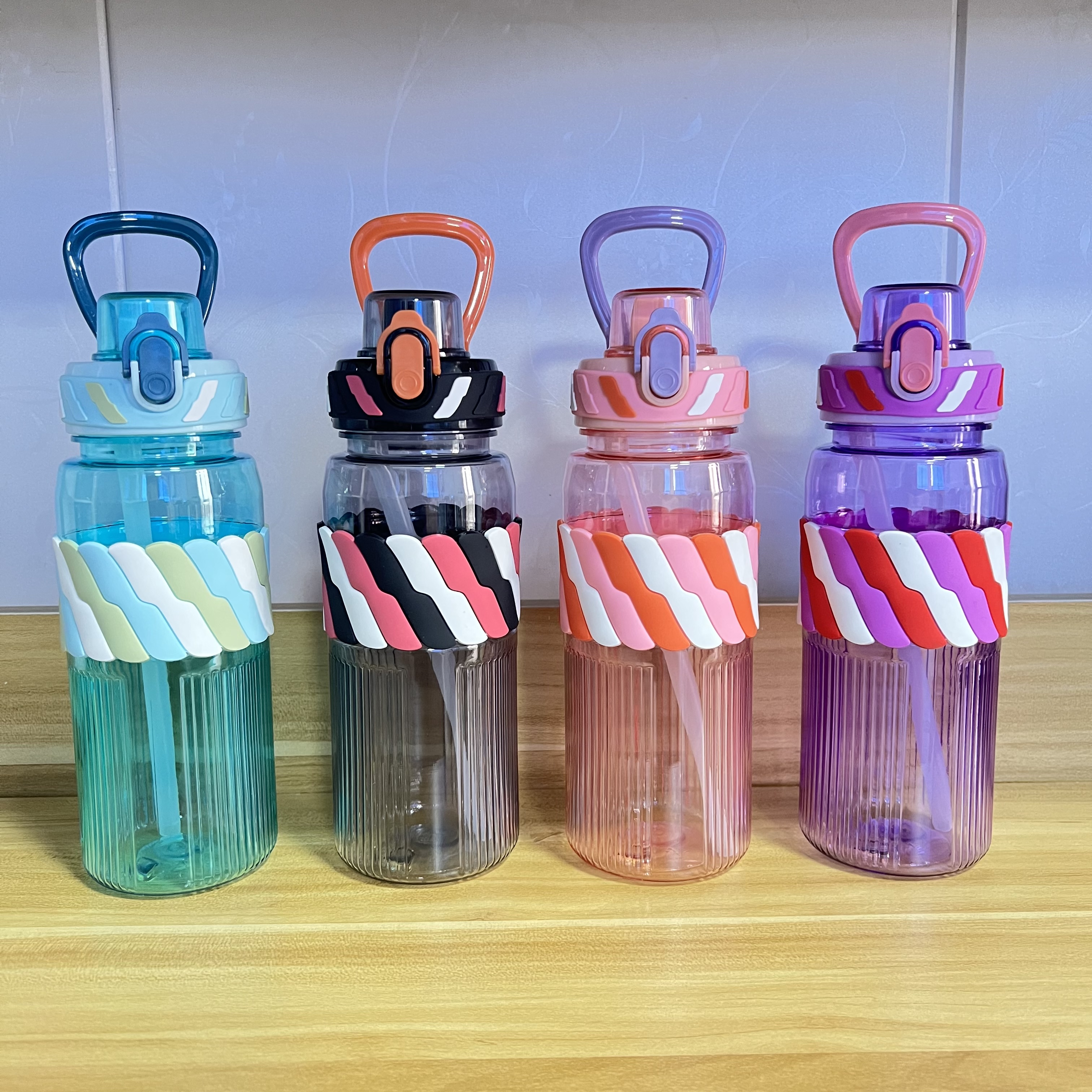 The manufacturer's new best-selling sports water bottle, outdoor portable straw cup, 700ml large-capacity leak-proof baffle, lightweight and durable undefined