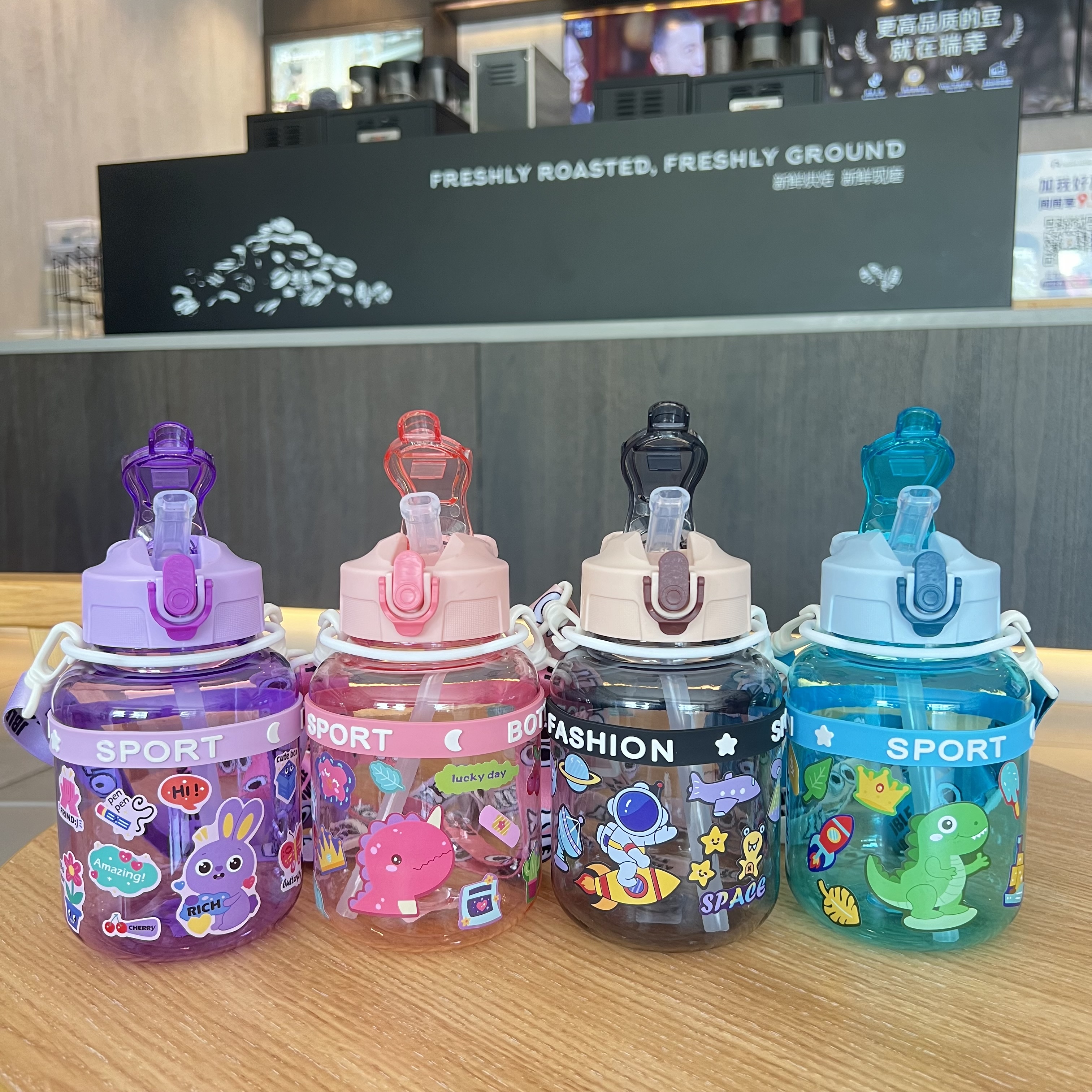 Hot-selling tonnage cups, cute straw cups, sports water bottles, outdoor water cups, large-capacity portable, leak-proof design Item Picture