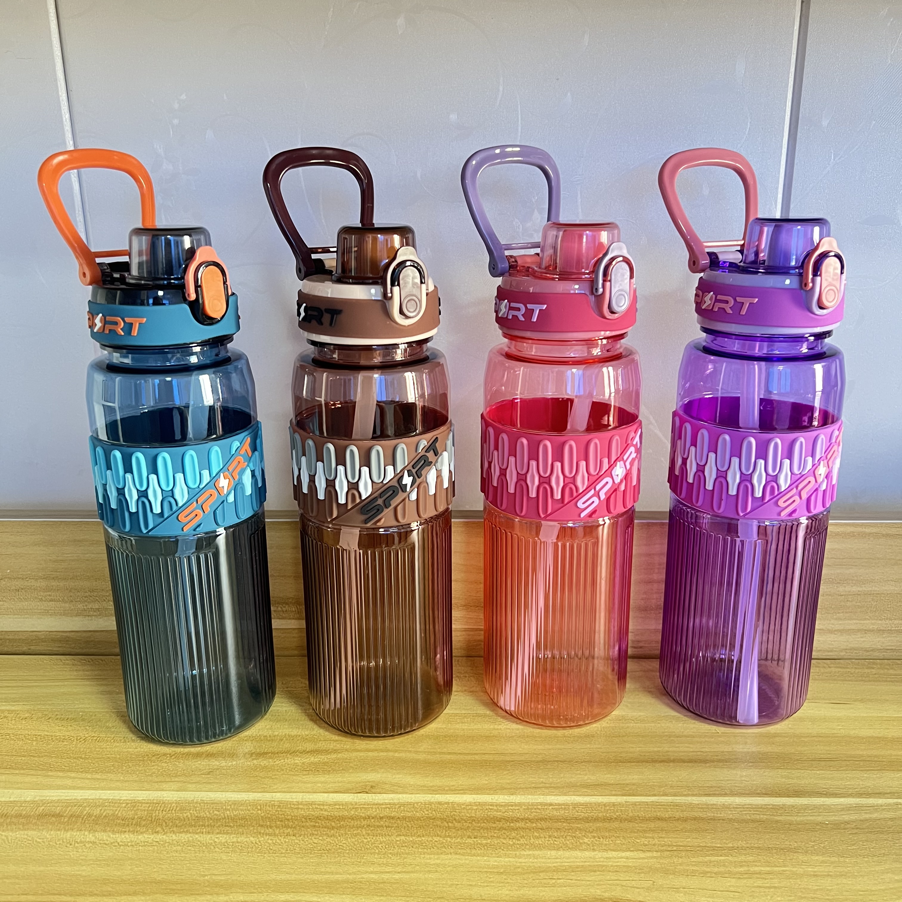 New type of outdoor portable sports water bottle from the manufacturer, 700ML, fashionable, leak-proof, explosion-proof, large-capacity, lightweight and durable, food-grade material straw cup Item Picture