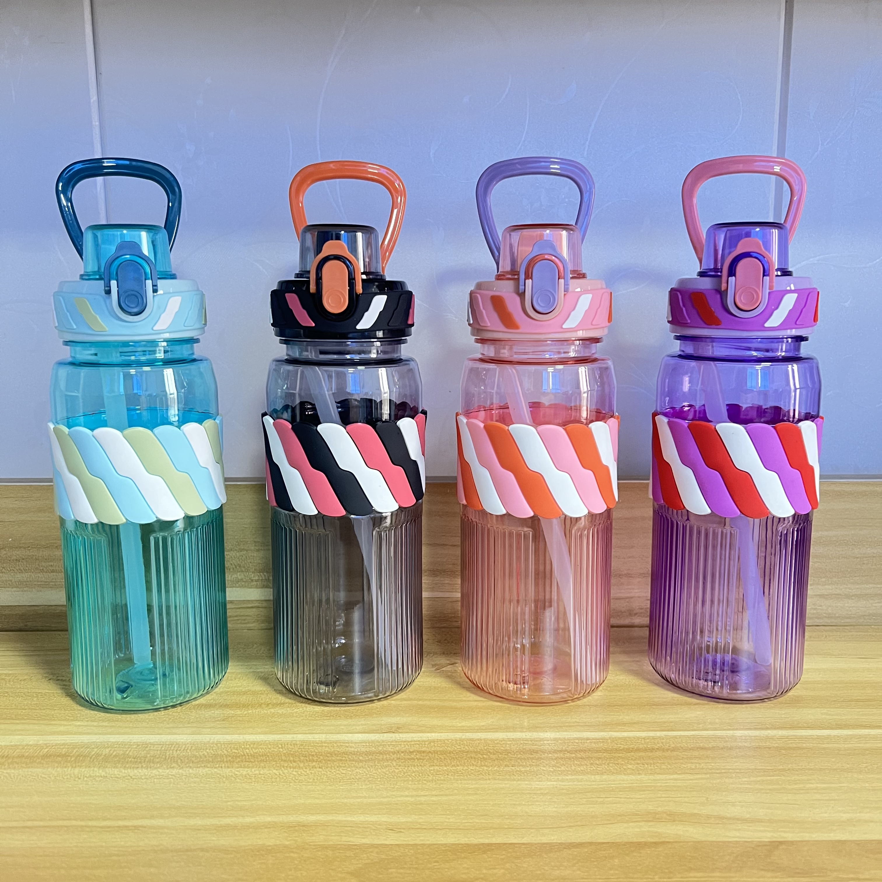 The manufacturer's new best-selling sports water bottle, outdoor portable straw cup, 700ml large-capacity leak-proof baffle, lightweight and durable undefined