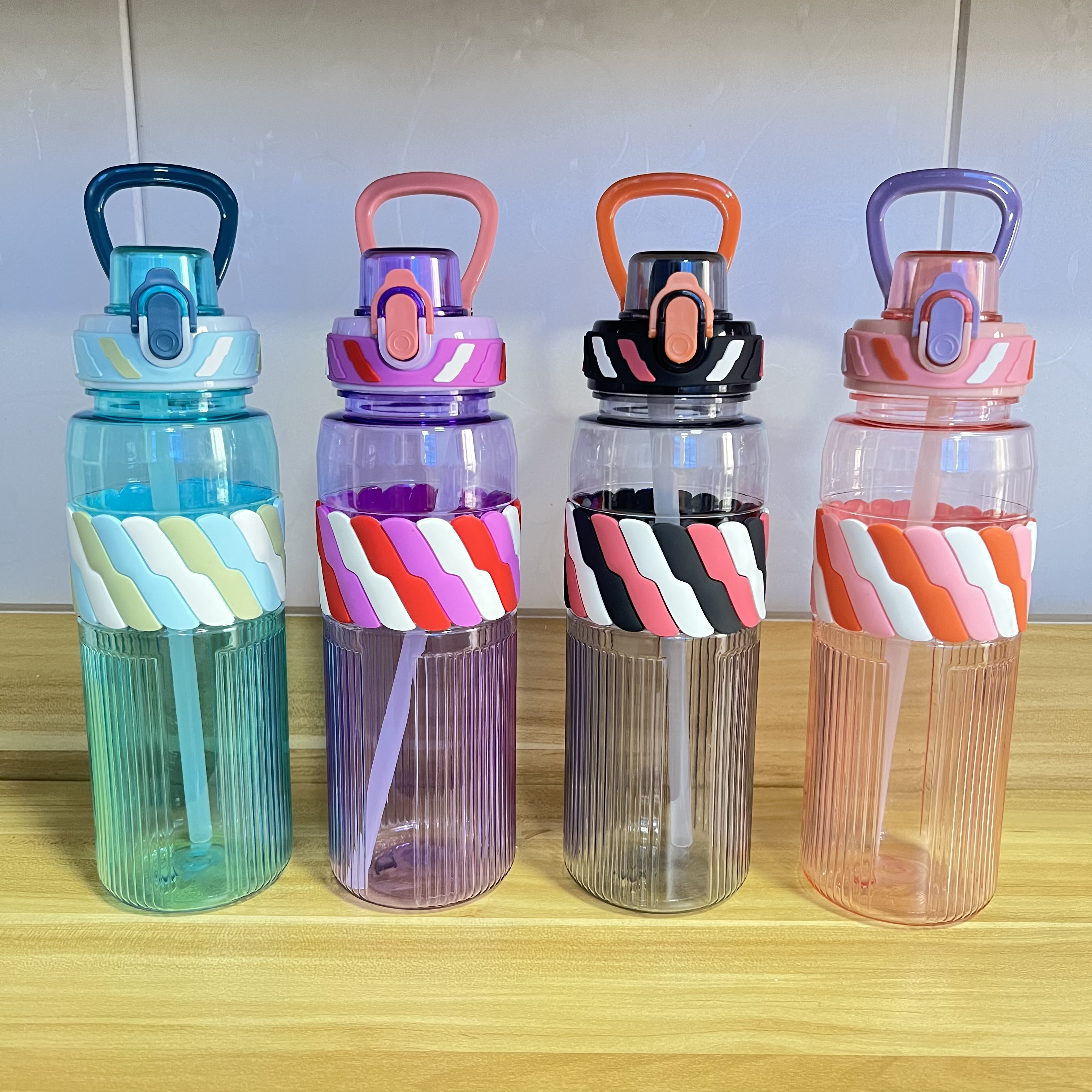 The manufacturer's new best-selling sports water bottle, outdoor portable straw cup, 700ml large-capacity leak-proof baffle, lightweight and durable undefined
