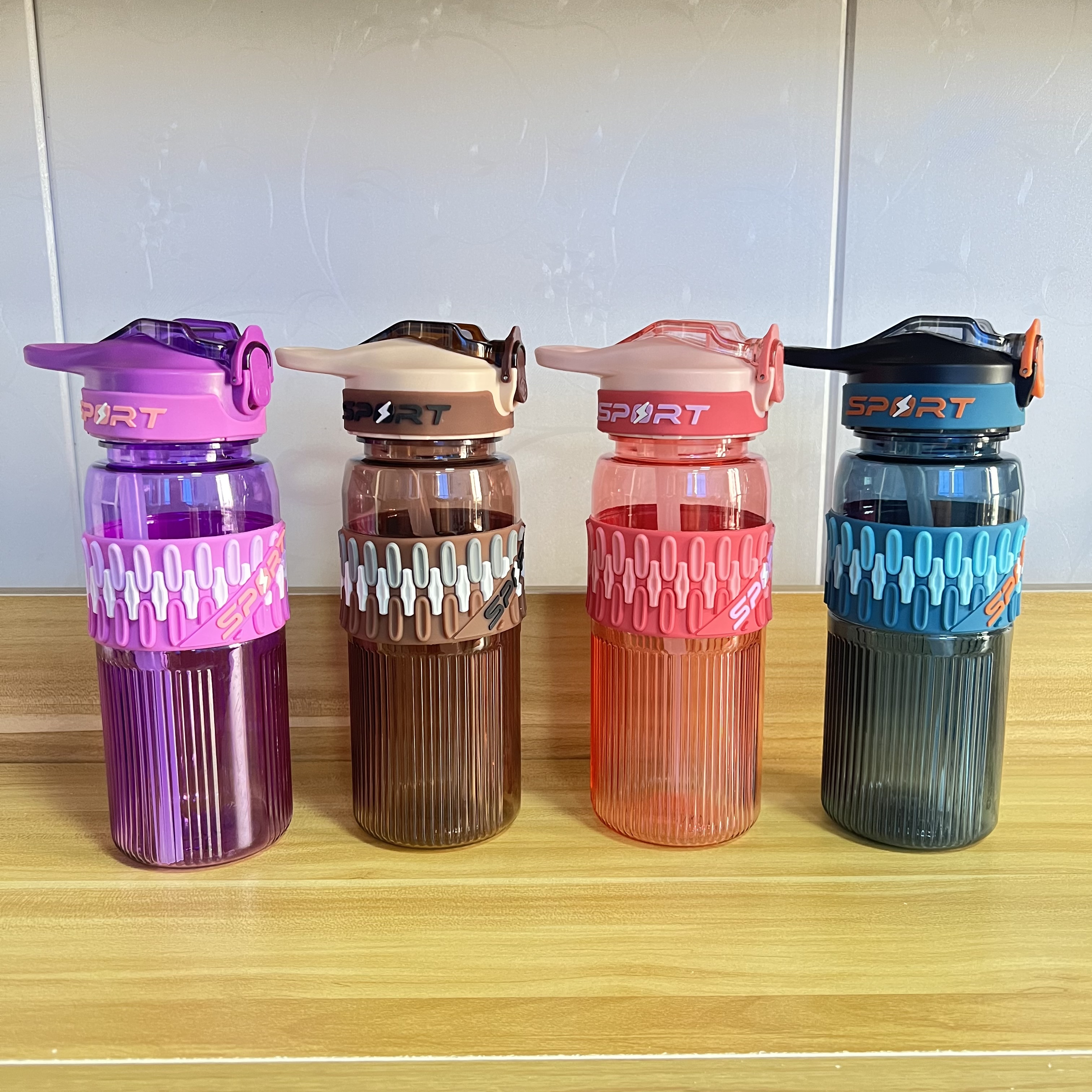 New type of outdoor portable sports water bottle from the manufacturer, 700ML, fashionable, leak-proof, explosion-proof, large-capacity, lightweight and durable, food-grade material straw cup undefined