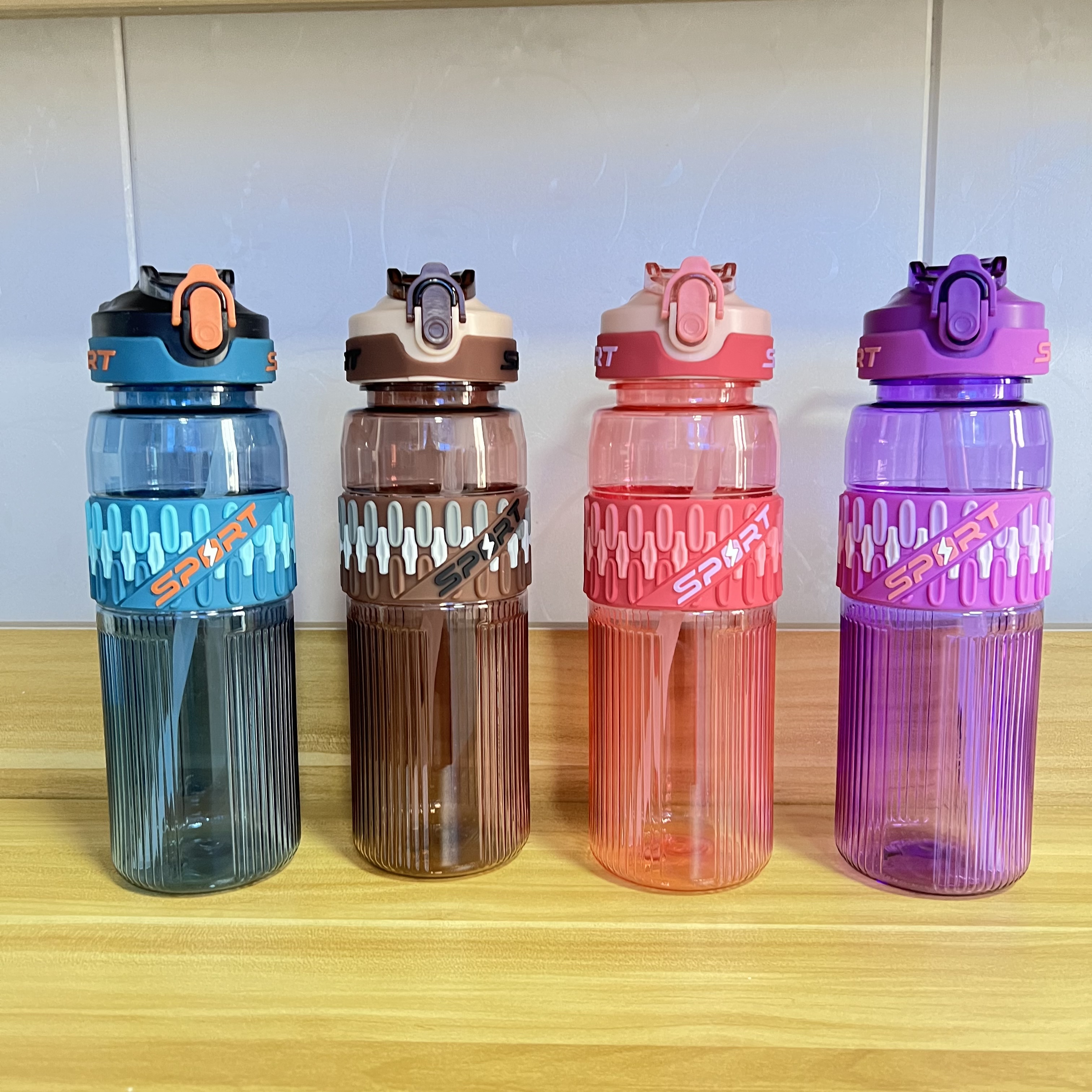 New type of outdoor portable sports water bottle from the manufacturer, 700ML, fashionable, leak-proof, explosion-proof, large-capacity, lightweight and durable, food-grade material straw cup full figure