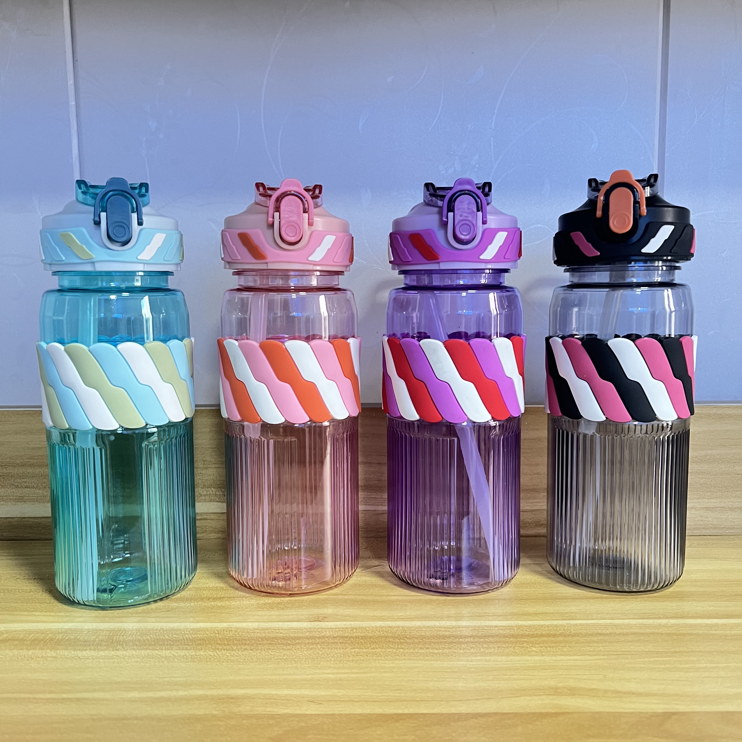 The manufacturer's new best-selling sports water bottle, outdoor portable straw cup, 700ml large-capacity leak-proof baffle, lightweight and durable thumbnail