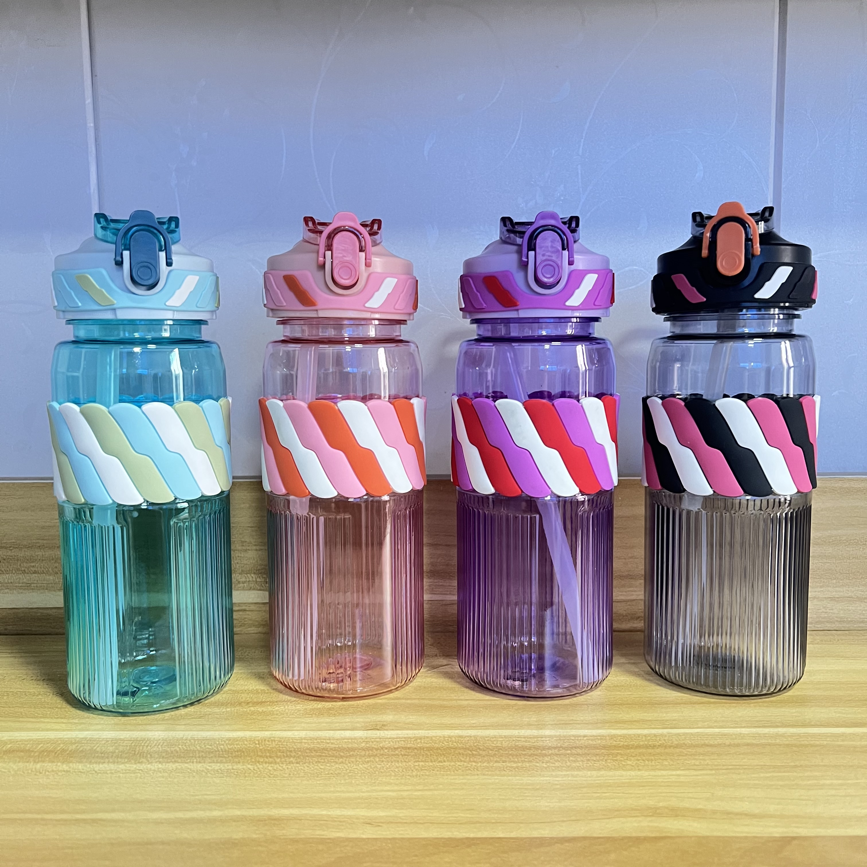 The manufacturer's new best-selling sports water bottle, outdoor portable straw cup, 700ml large-capacity leak-proof baffle, lightweight and durable details Picture