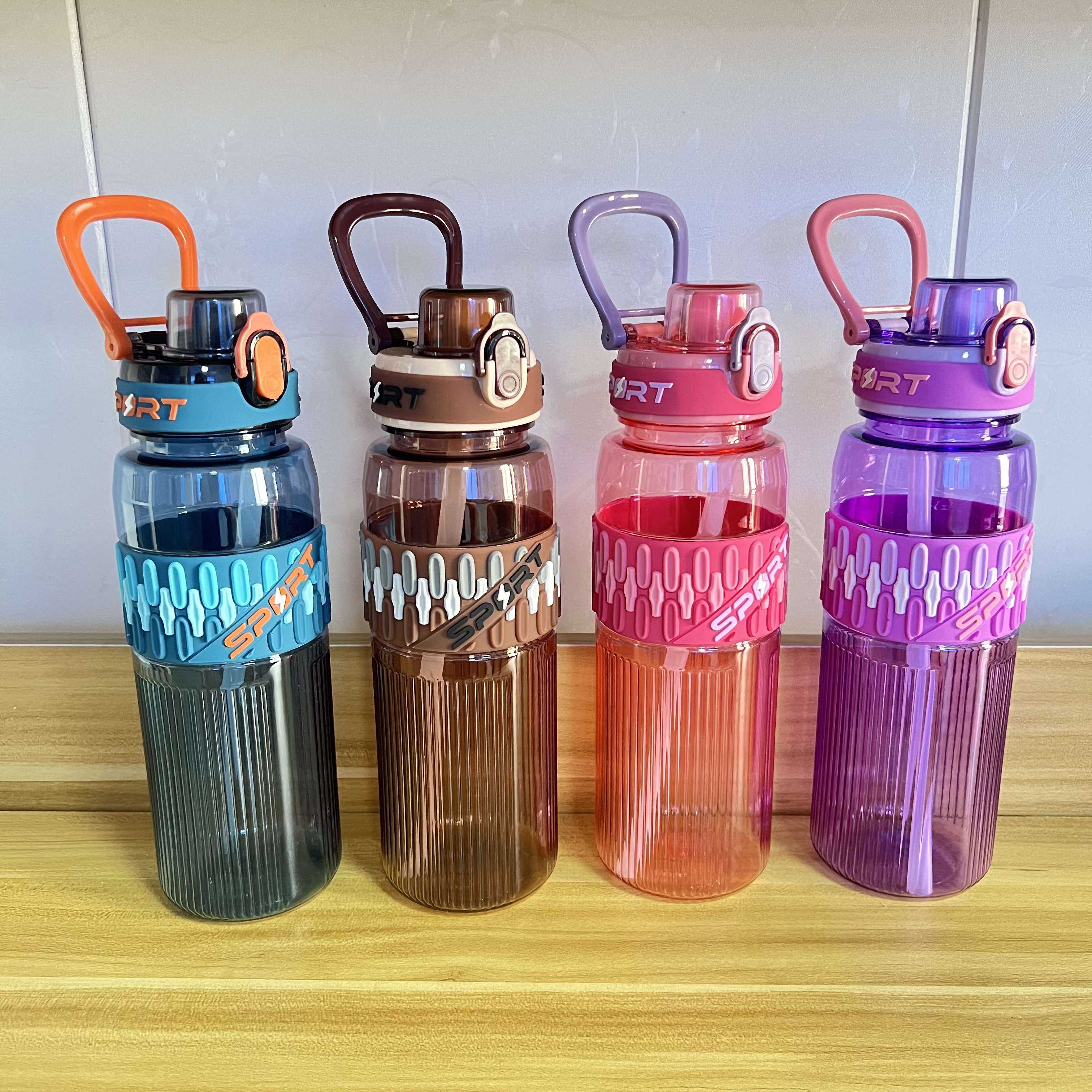 New type of outdoor portable sports water bottle from the manufacturer, 700ML, fashionable, leak-proof, explosion-proof, large-capacity, lightweight and durable, food-grade material straw cup Specification drawing