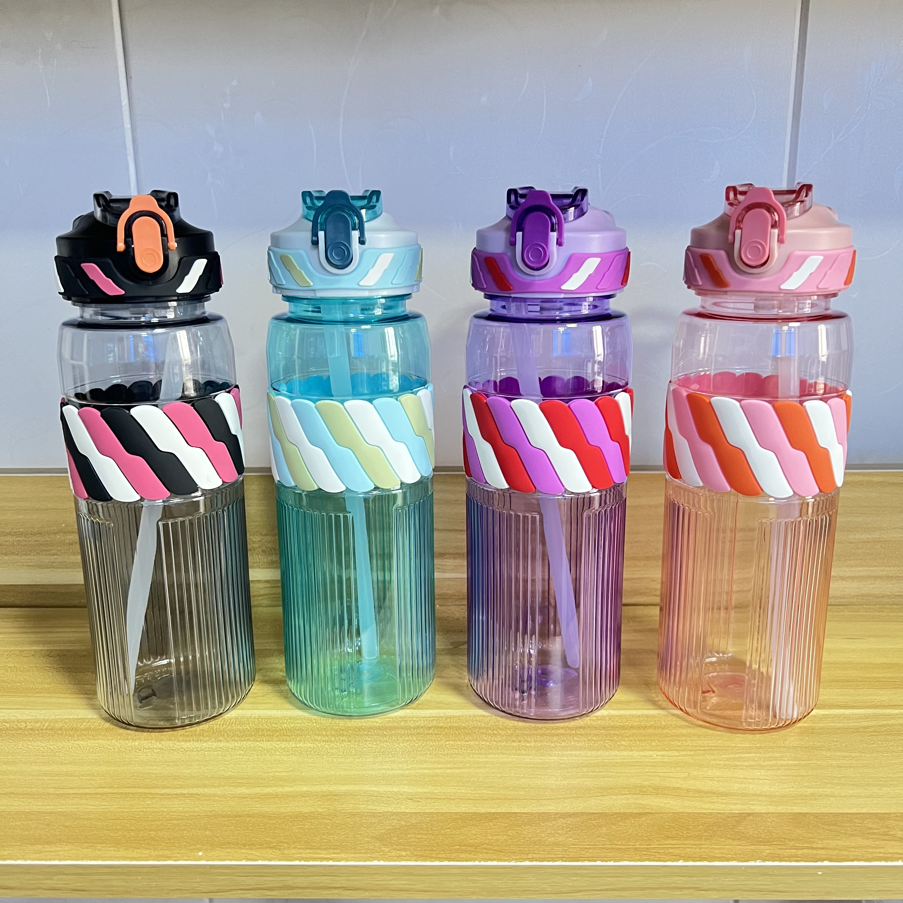 The manufacturer's new best-selling sports water bottle, outdoor portable straw cup, 700ml large-capacity leak-proof baffle, lightweight and durable details Picture