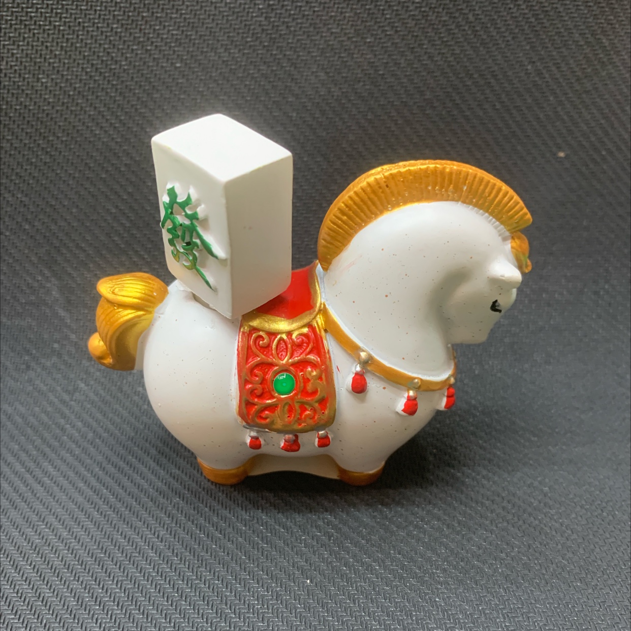 CAI's Fine Craft Resin Material hand-painted handicrafts Home Small ornaments, item No. 2026-1, Prosperity Horse Application Scenario