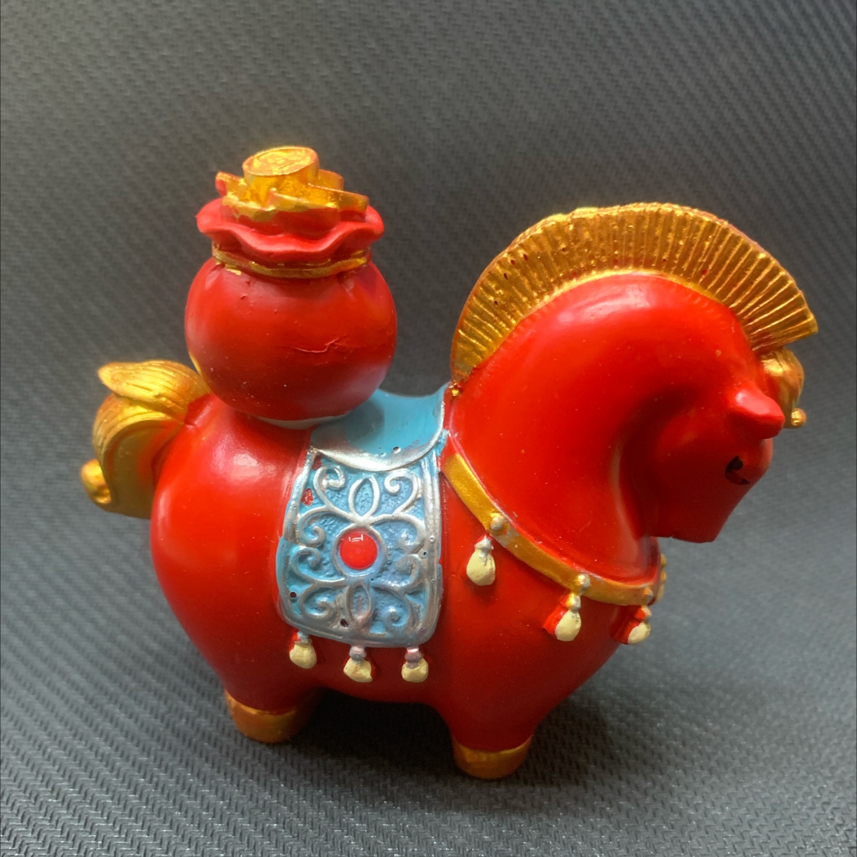 CAI's Fine Craft Resin Material hand-painted handicrafts Home Small ornaments, item No. 2026-1 Treasure Basin Lucky Horse Application Scenario