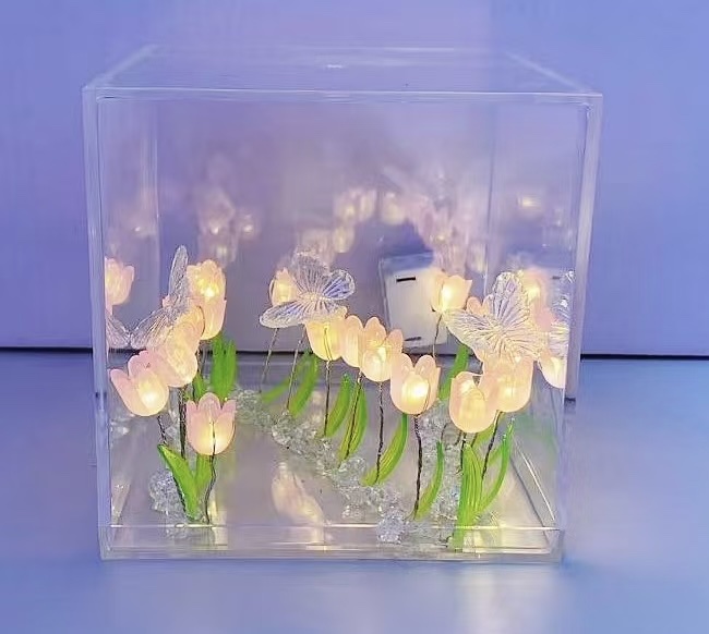 仿真郁金香花礼品摆件，带灯，送家人送朋友的创意小礼品，款式新颖，造型别致，包装精美，多个颜色可以选择