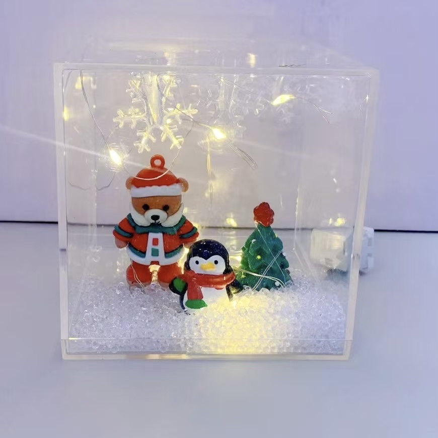 新款的圣诞家居摆件，带灯的，送家人送朋友的创意礼品，款式多样新颖，造型别致，风格独特，包装精美，送礼佳品