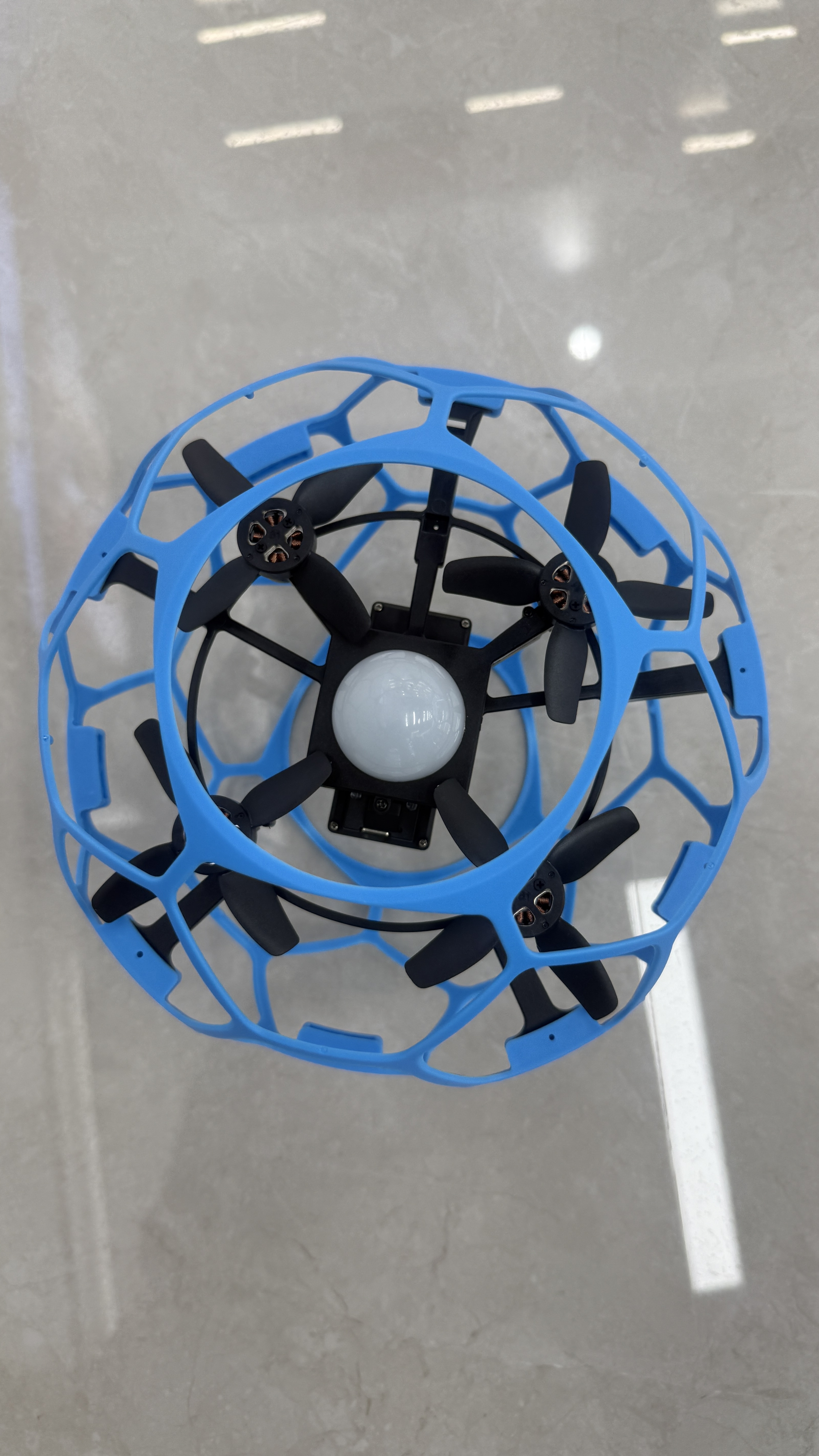 The football drone is extremely shock-resistant details Picture