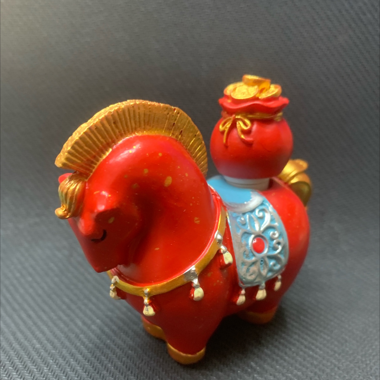 CAI's Fine Craft Resin Material hand-painted handicrafts Home Small ornaments, item No. 2026-1 Treasure Basin Lucky Horse details Picture