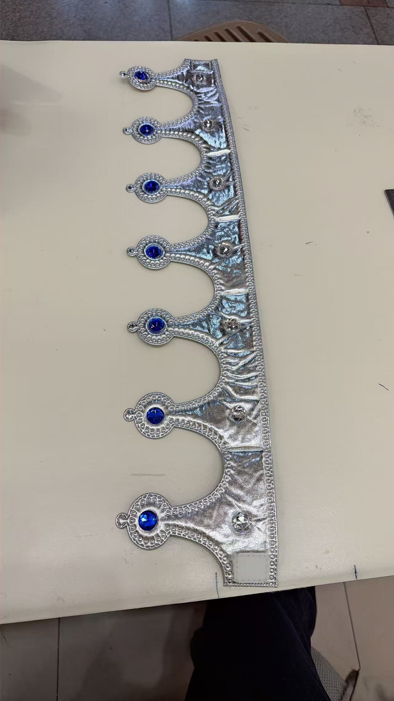 Carnival, Christmas, children's party, ball, headwear, diamond-encrusted velvet, diamond, gold, adult king's crown, crown details Picture